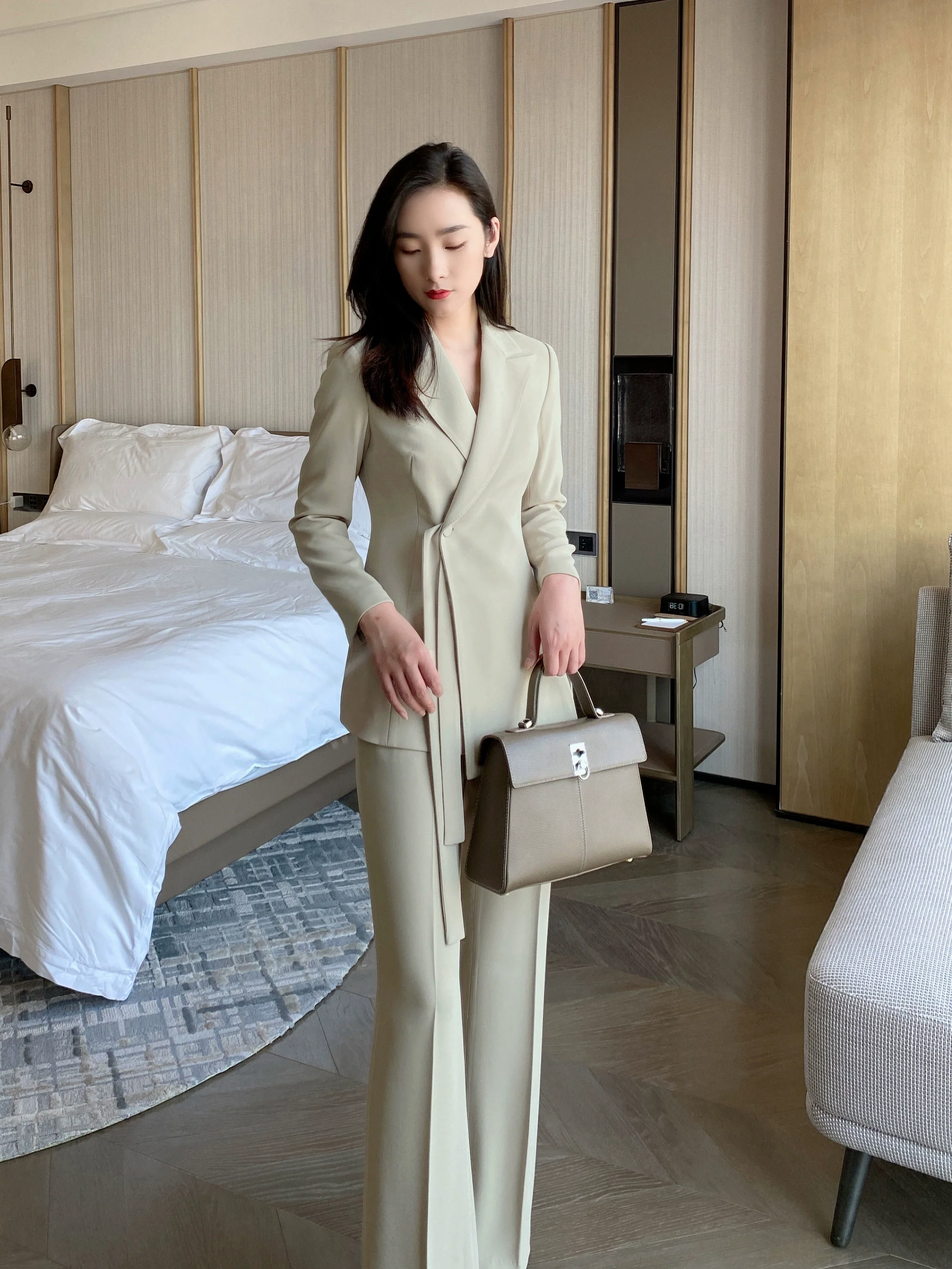 Avocado Green Slim-Fit Women's Suit Set with Trousers - Image 3