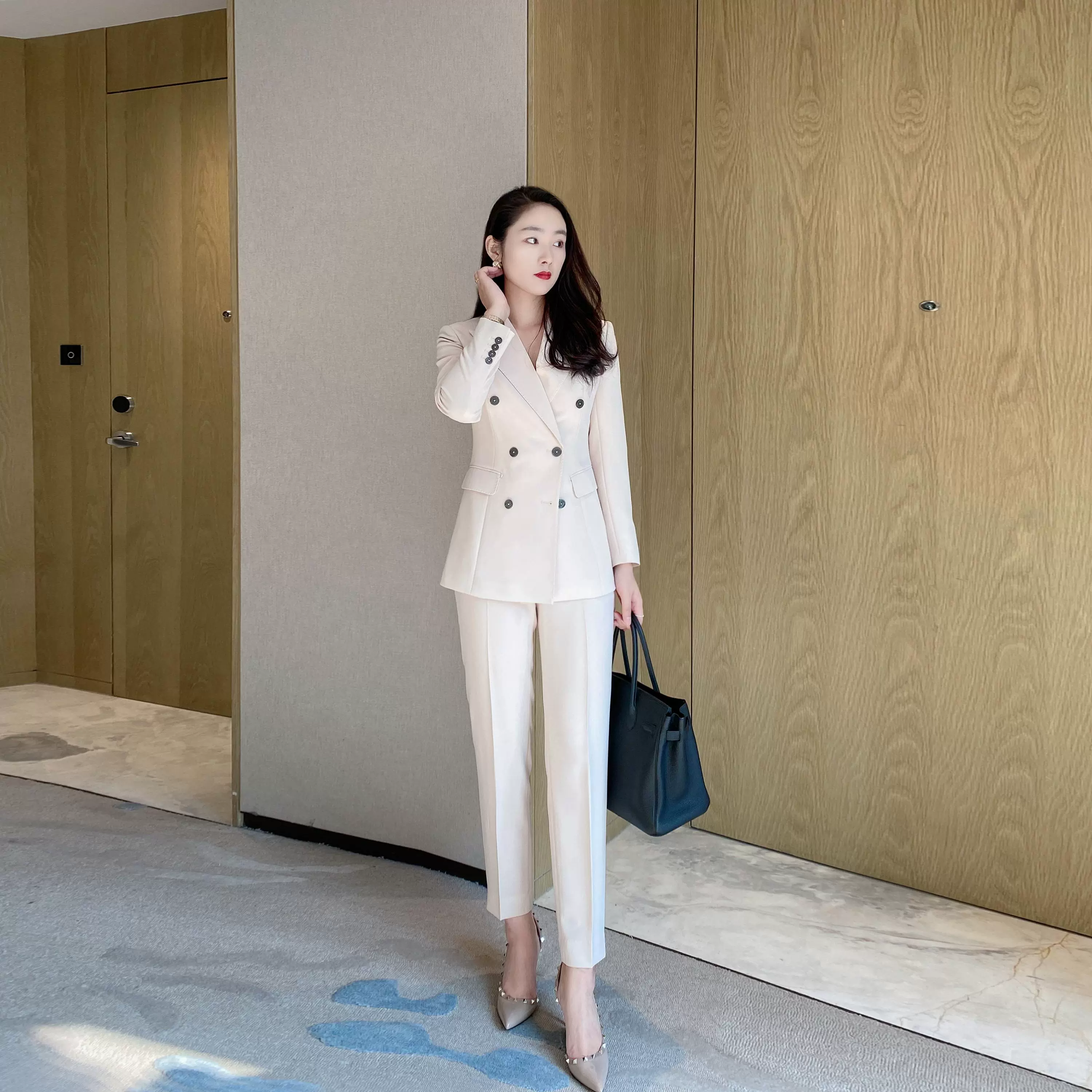 Beige Autumn Classic Suit with Tailored Trousers – Bright Style - Image 5