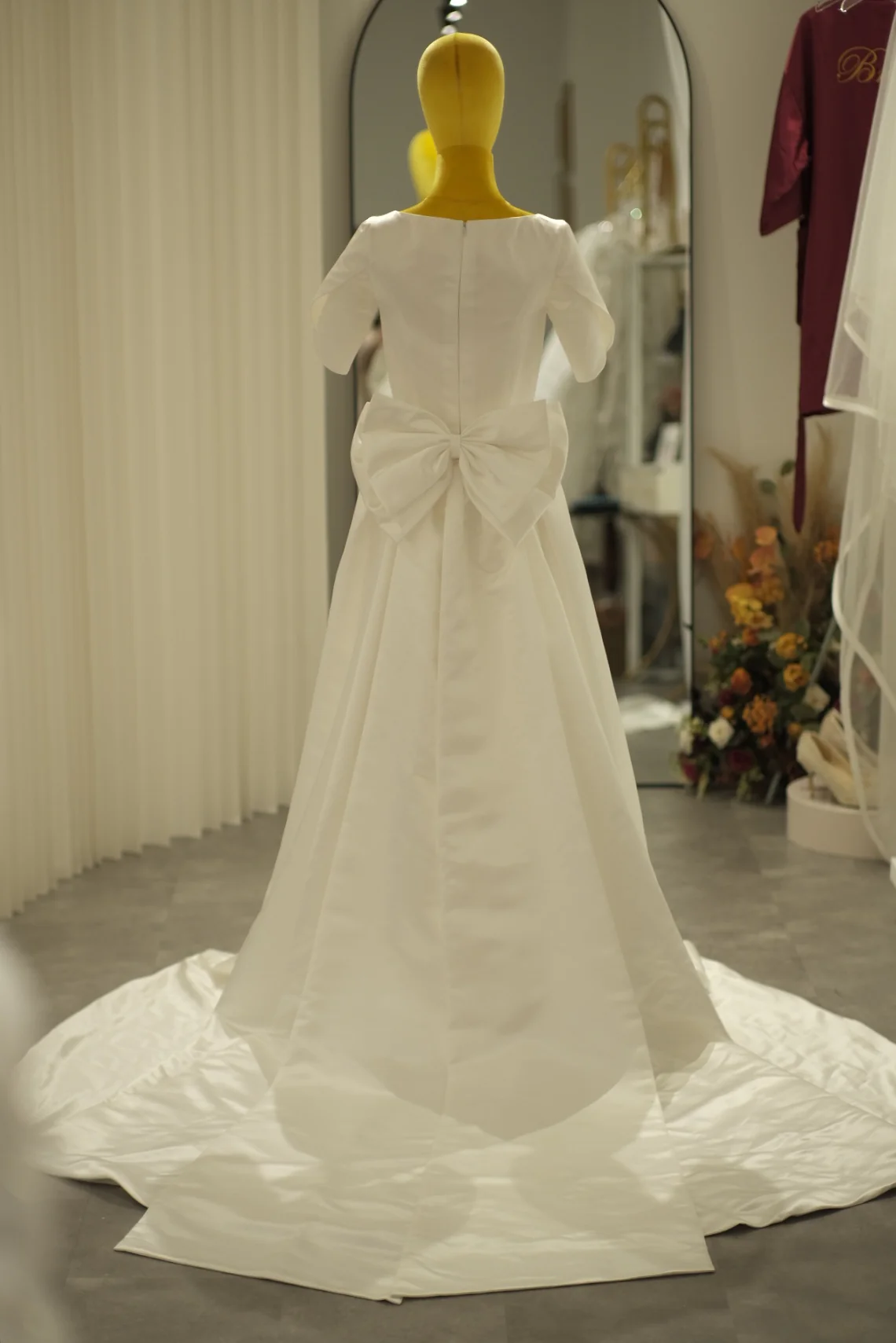 Lux Fabric Plain with Pleated Size S Wedding Gown | Ready-to-Wear - Image 4
