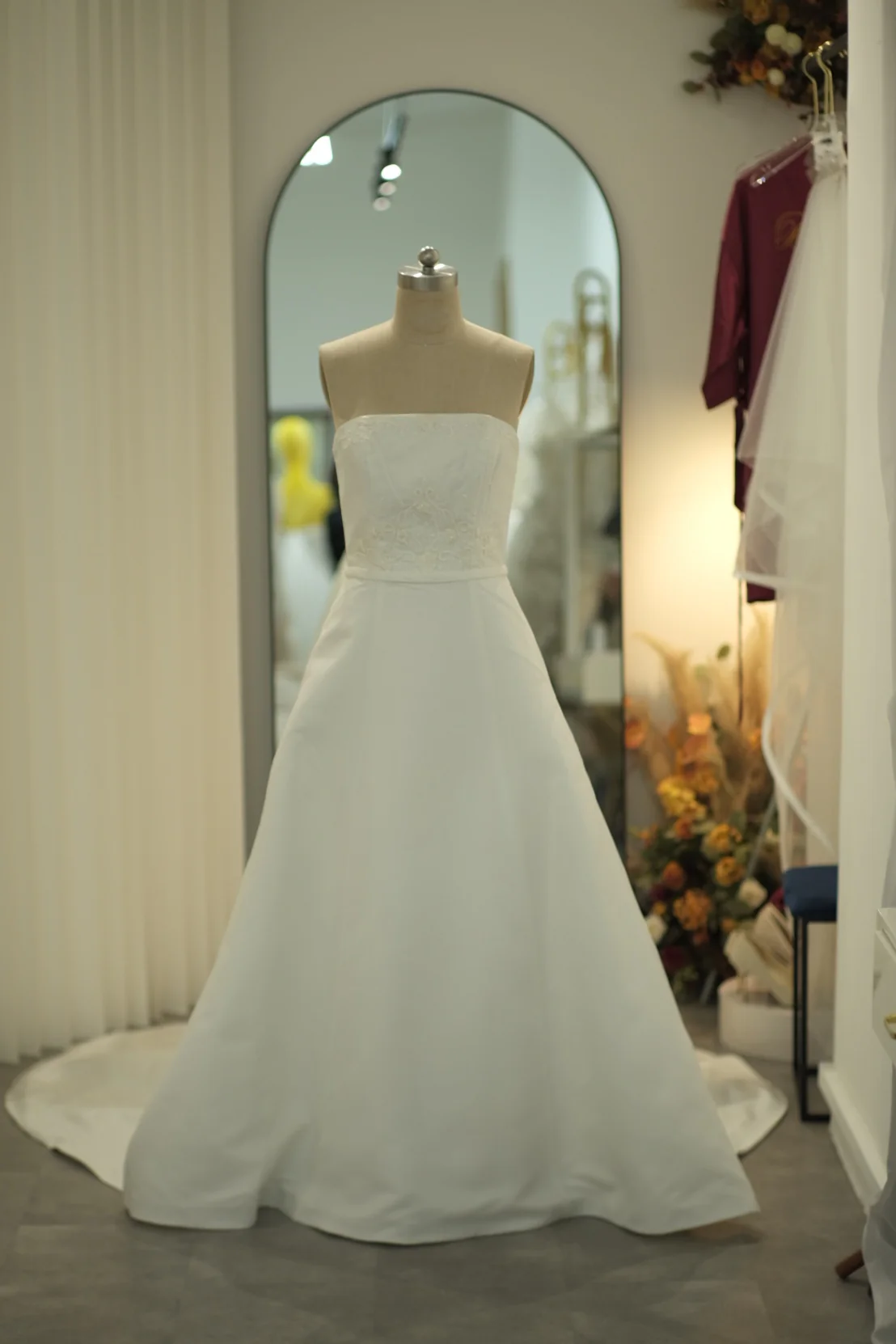 Lux Fabric Half Lace Size L Wedding Gown | Ready-to-Wear