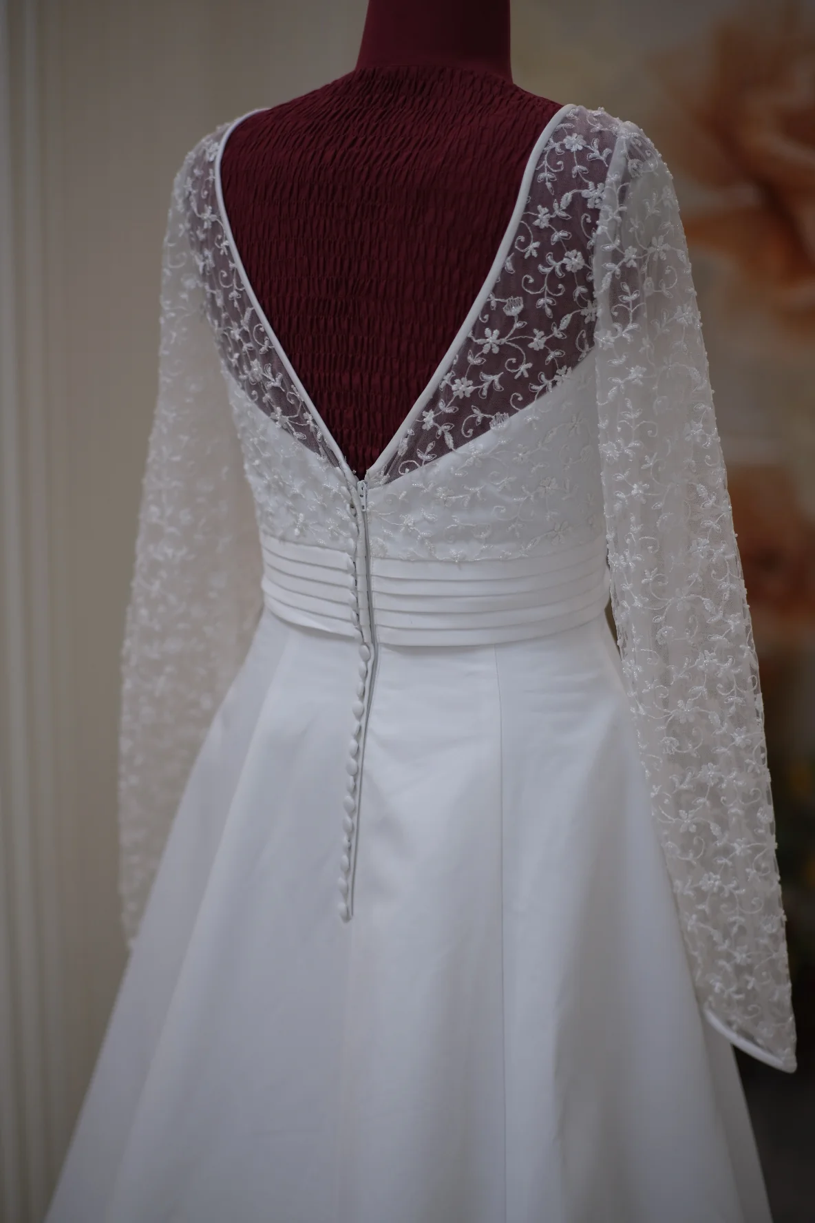 Premium Half Lace Wedding Gown Size XL | Ready-to-Wear - Image 4