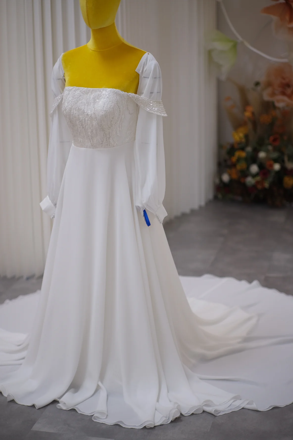 Luxury Half Lace Wedding Gown Size XL | Ready-to-Wear - Image 2