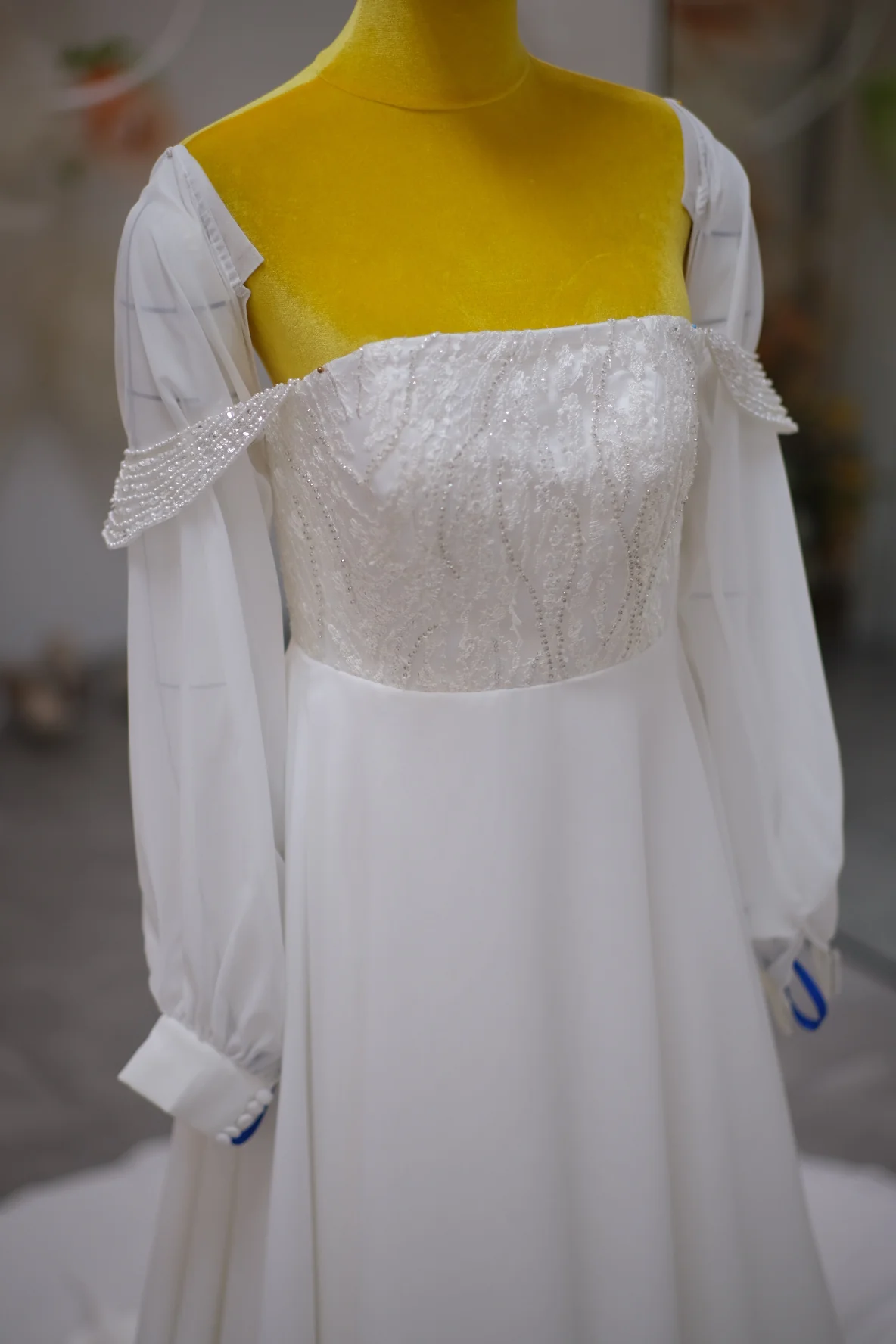 Luxury Half Lace Wedding Gown Size XL | Ready-to-Wear - Image 4
