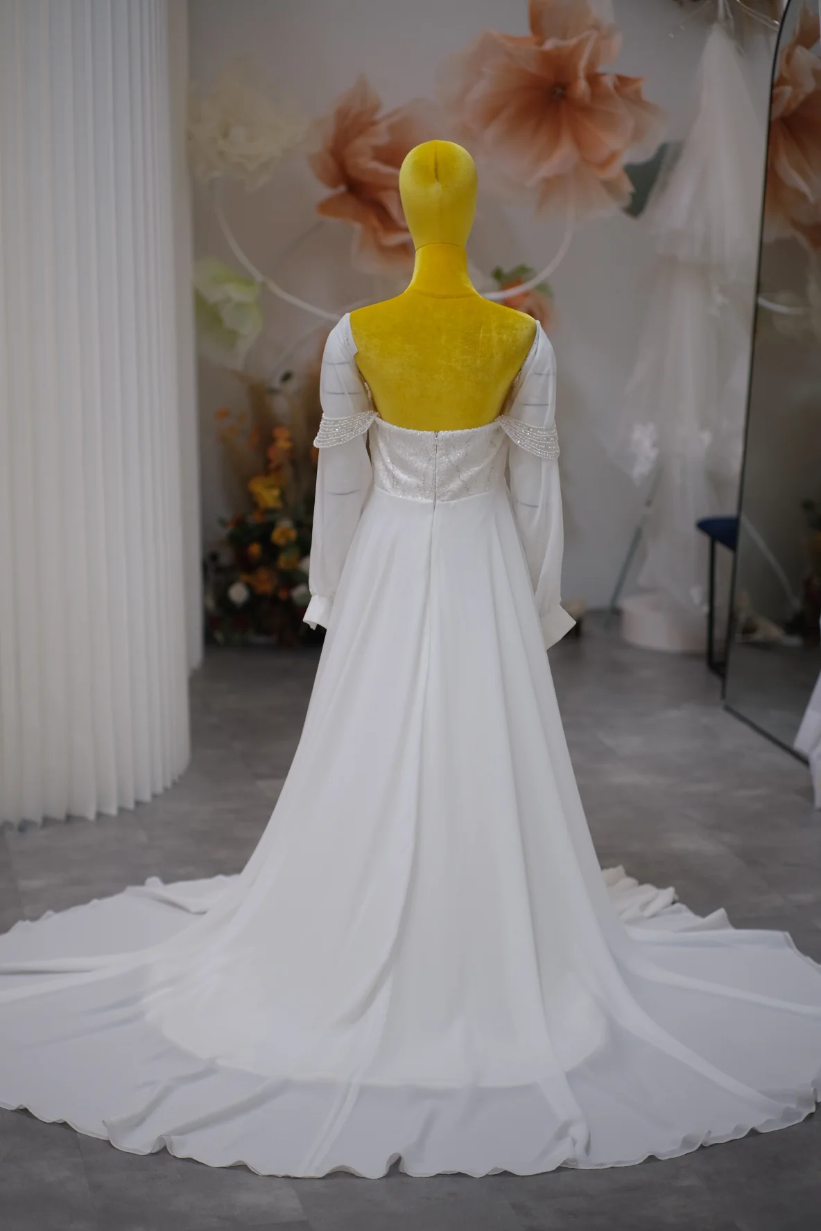 Luxury Half Lace Wedding Gown Size XL | Ready-to-Wear - Image 6