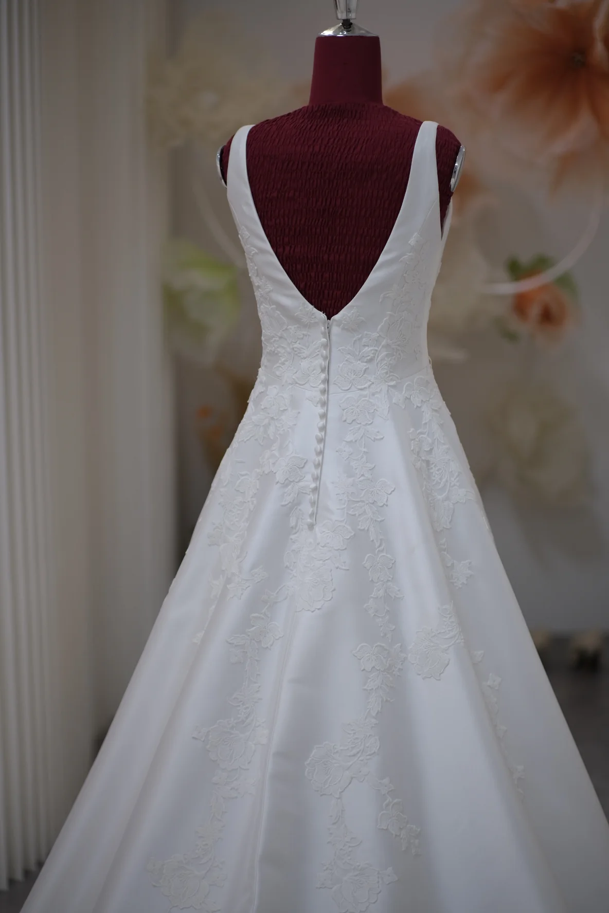 Luxury Half Lace Wedding Gown Size L | Ready-to-Wear - Image 5