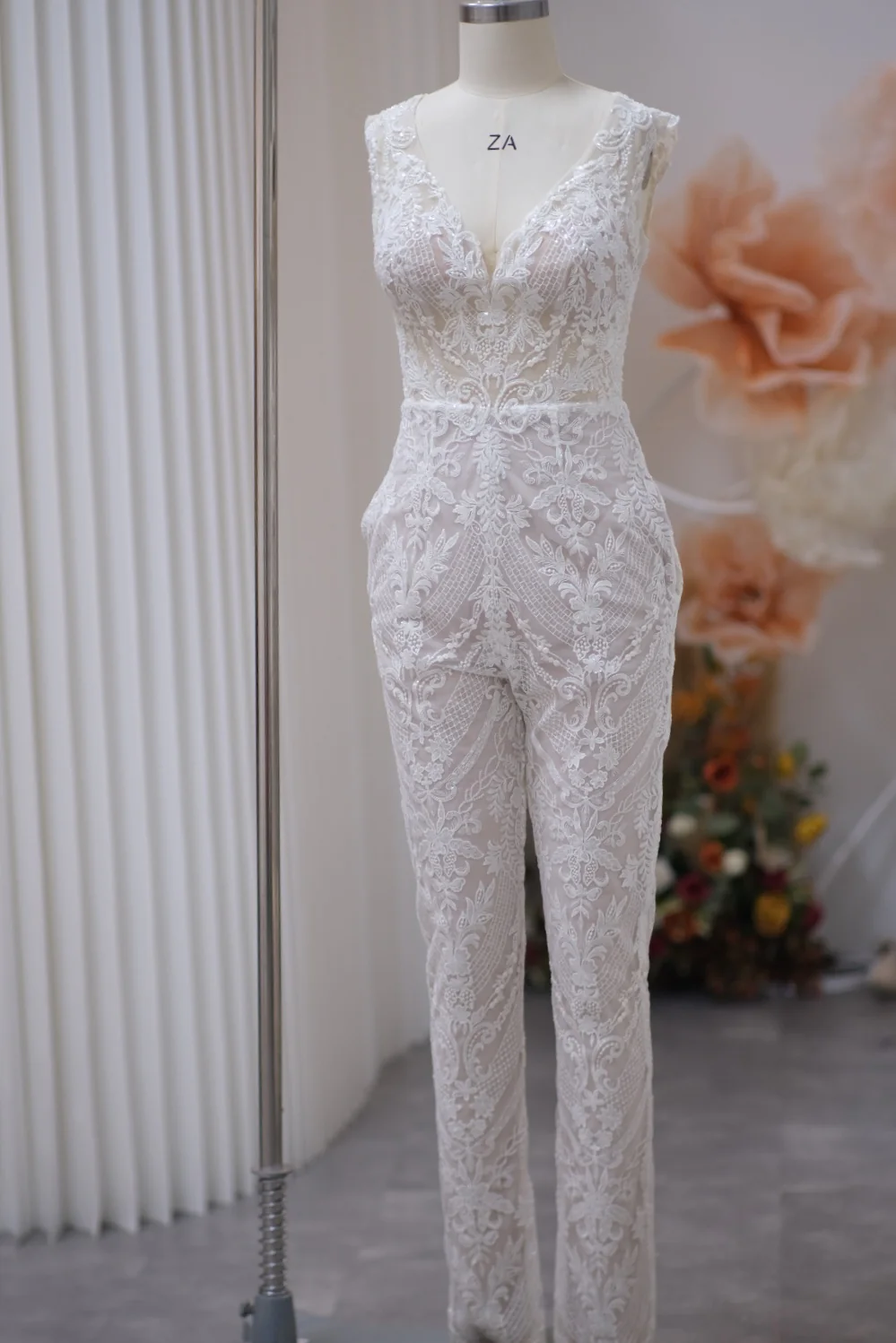 Luxury Full Lace Wedding Gown Size S | Ready-to-Wear - Image 2