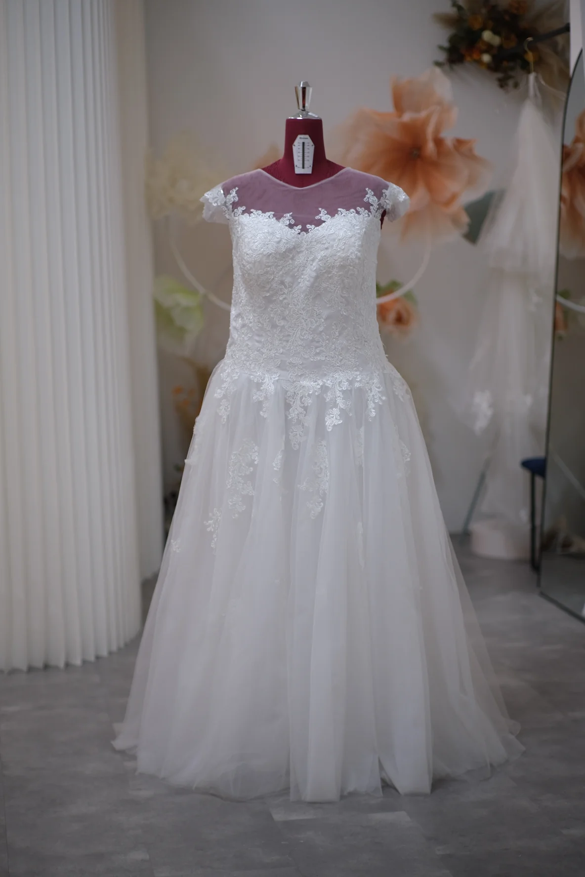 Half Lace Wedding Gown Bust 136 Waist 124 | Ready-to-Wear