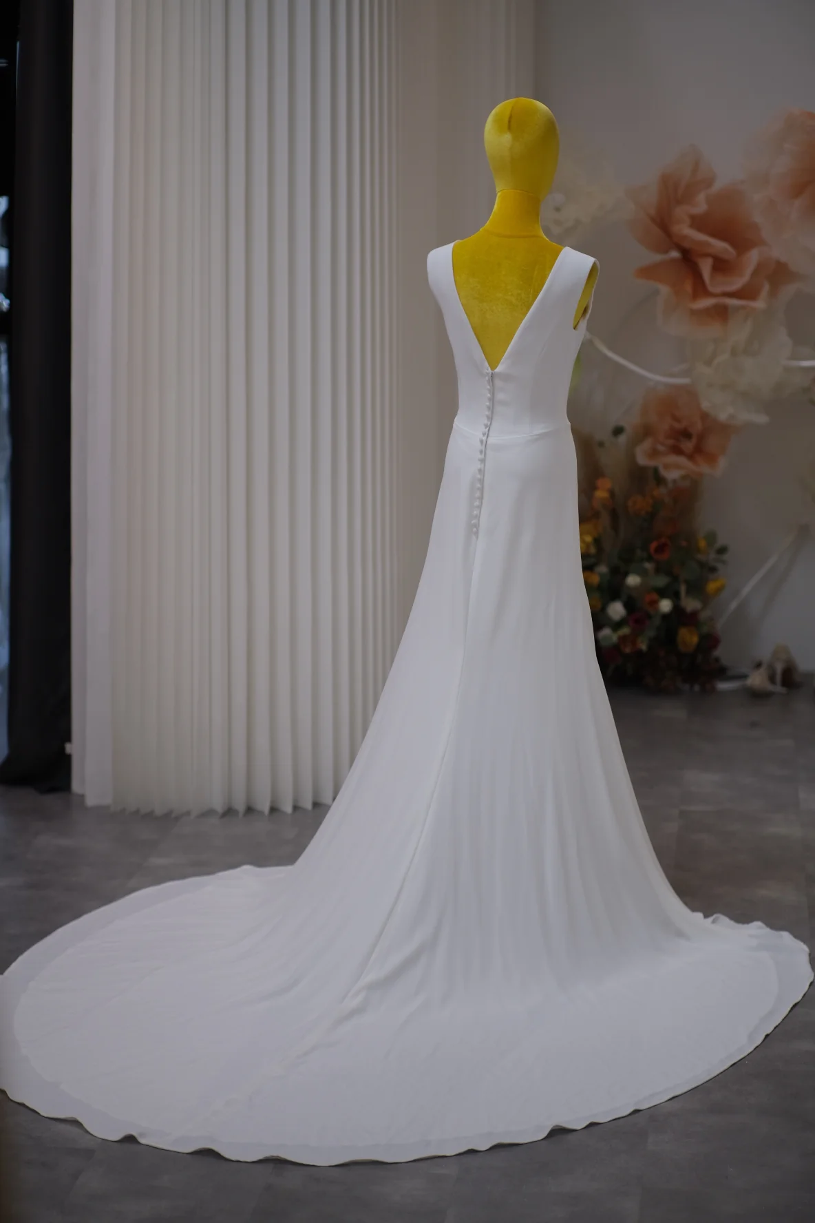 Premium Pleated Wedding Gown Size L | Ready-to-Wear - Image 3