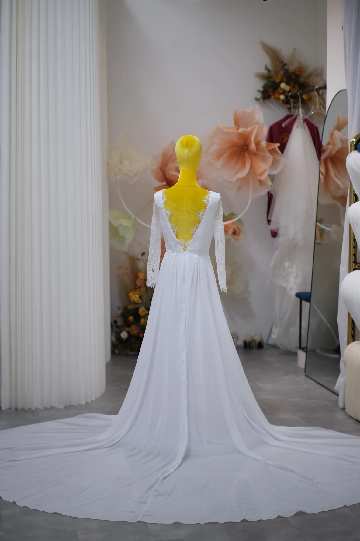 Half Lace Wedding Gown Size L Bust 90 Waist 70 | Ready-to-Wear - Image 3