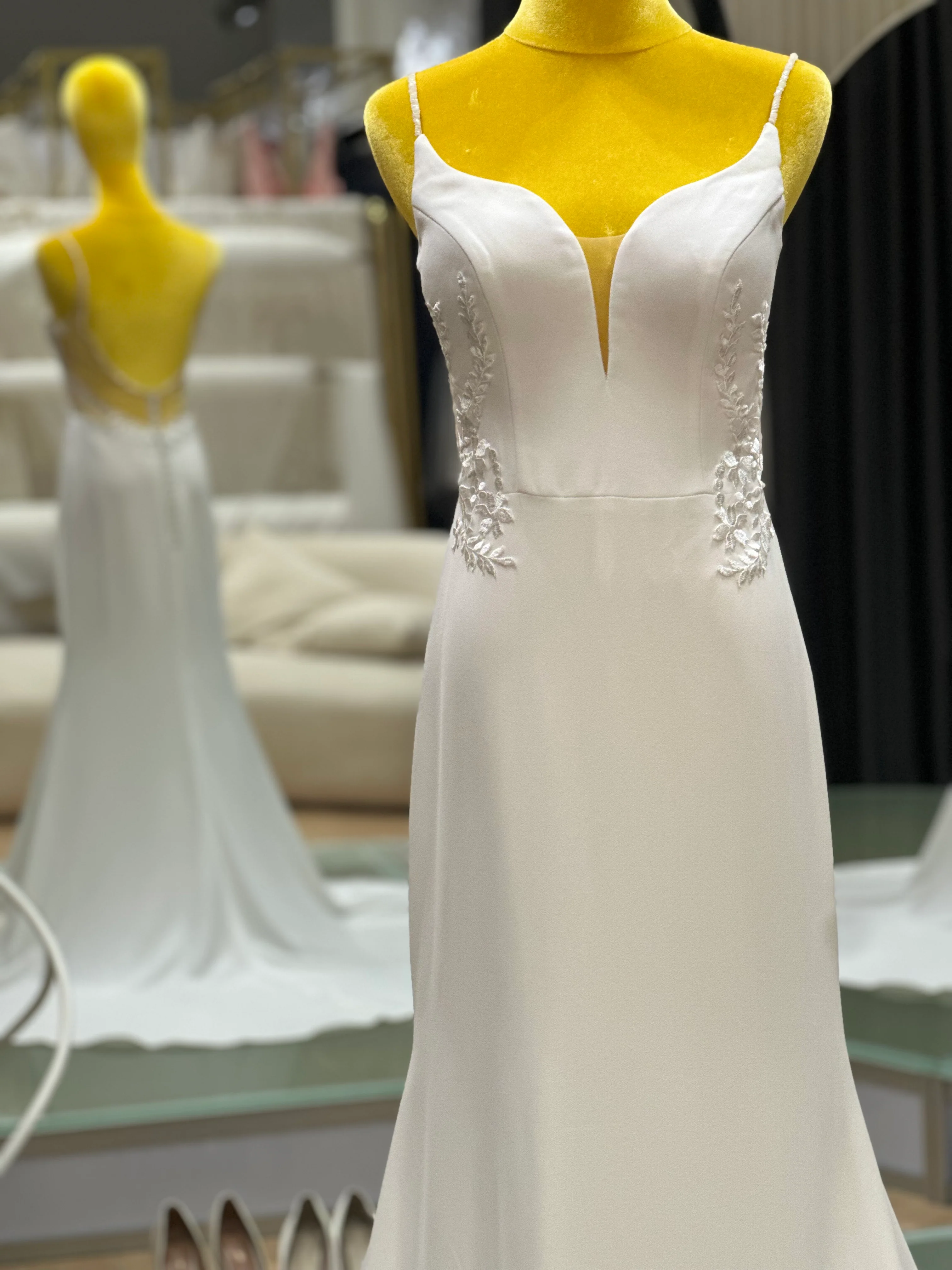 Lux Half Lace Wedding Gown Size L Bust 86 | Ready-to-Wear - Image 3