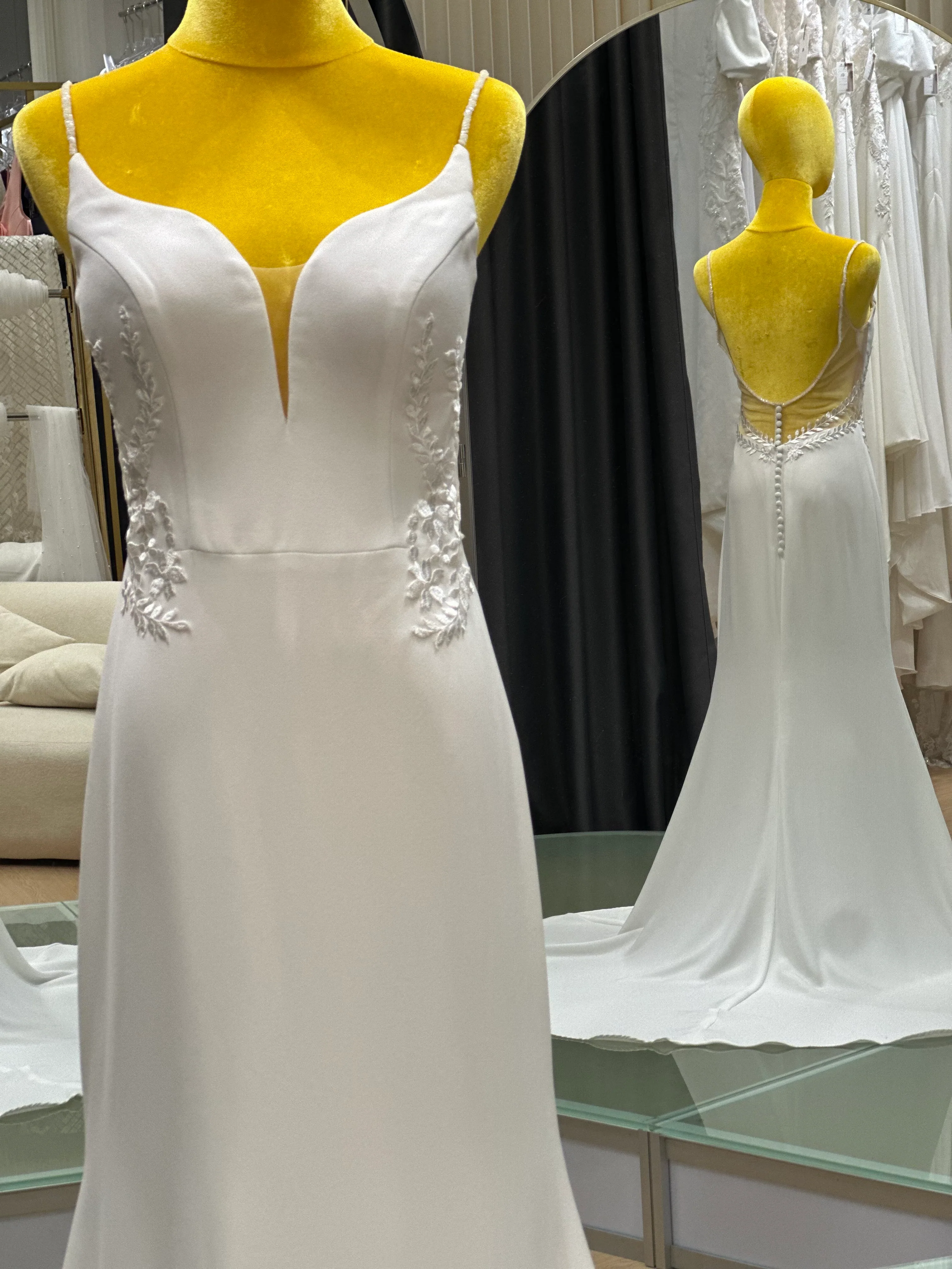 Lux Half Lace Wedding Gown Size L Bust 86 | Ready-to-Wear - Image 6