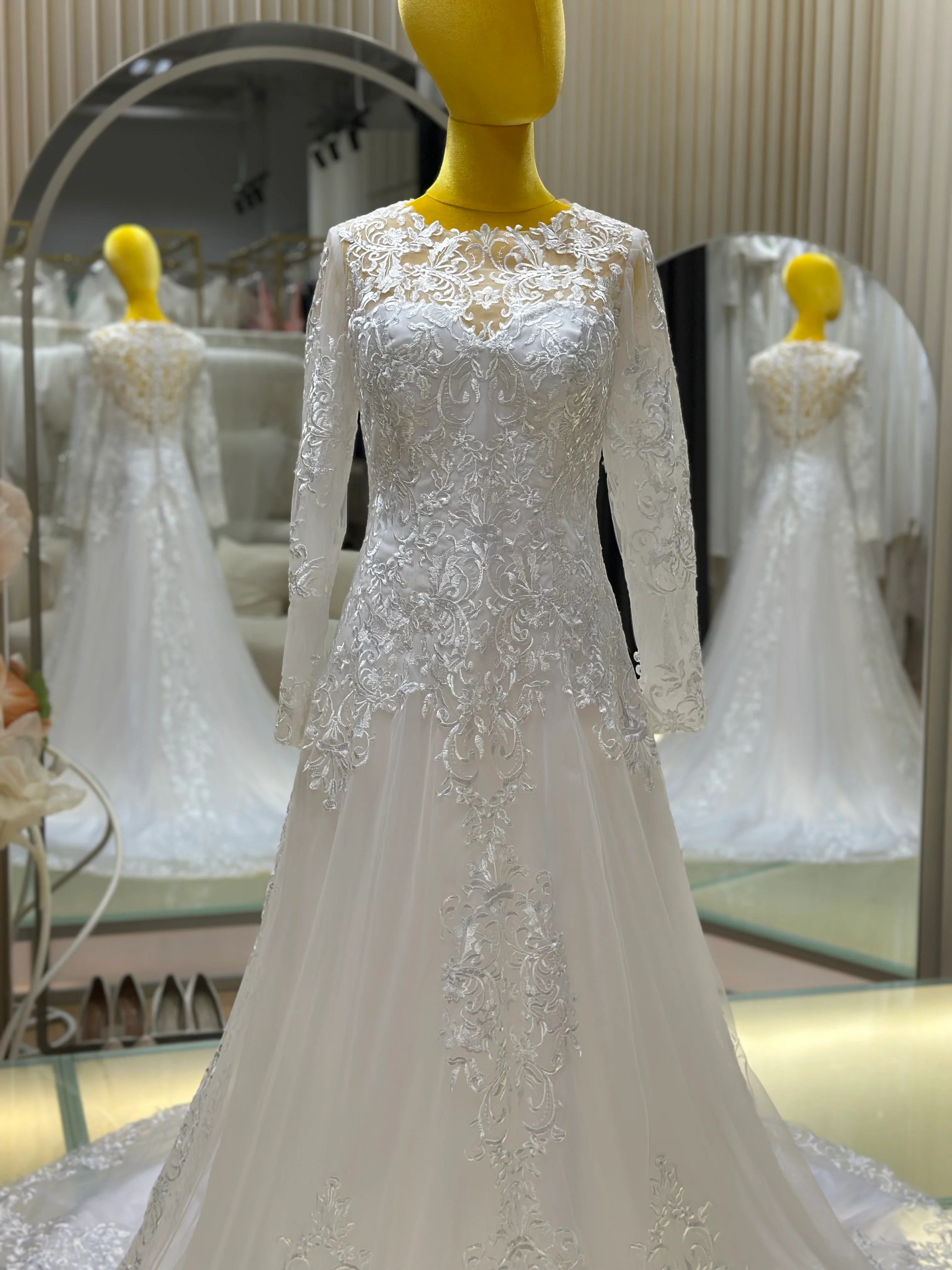 Full Lace Wedding Gown Size 3XL Bust 97 | Ready-to-Wear - Image 3