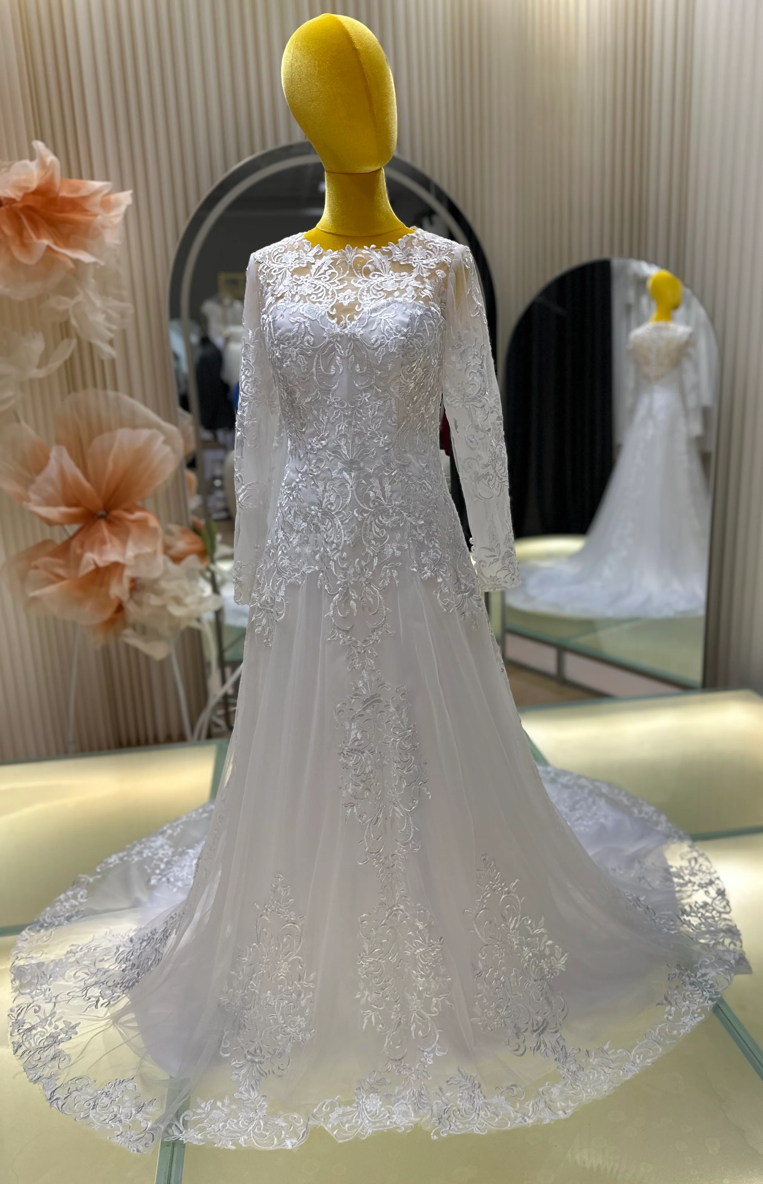 Full Lace Wedding Gown Size 3XL Bust 97 | Ready-to-Wear - Image 7