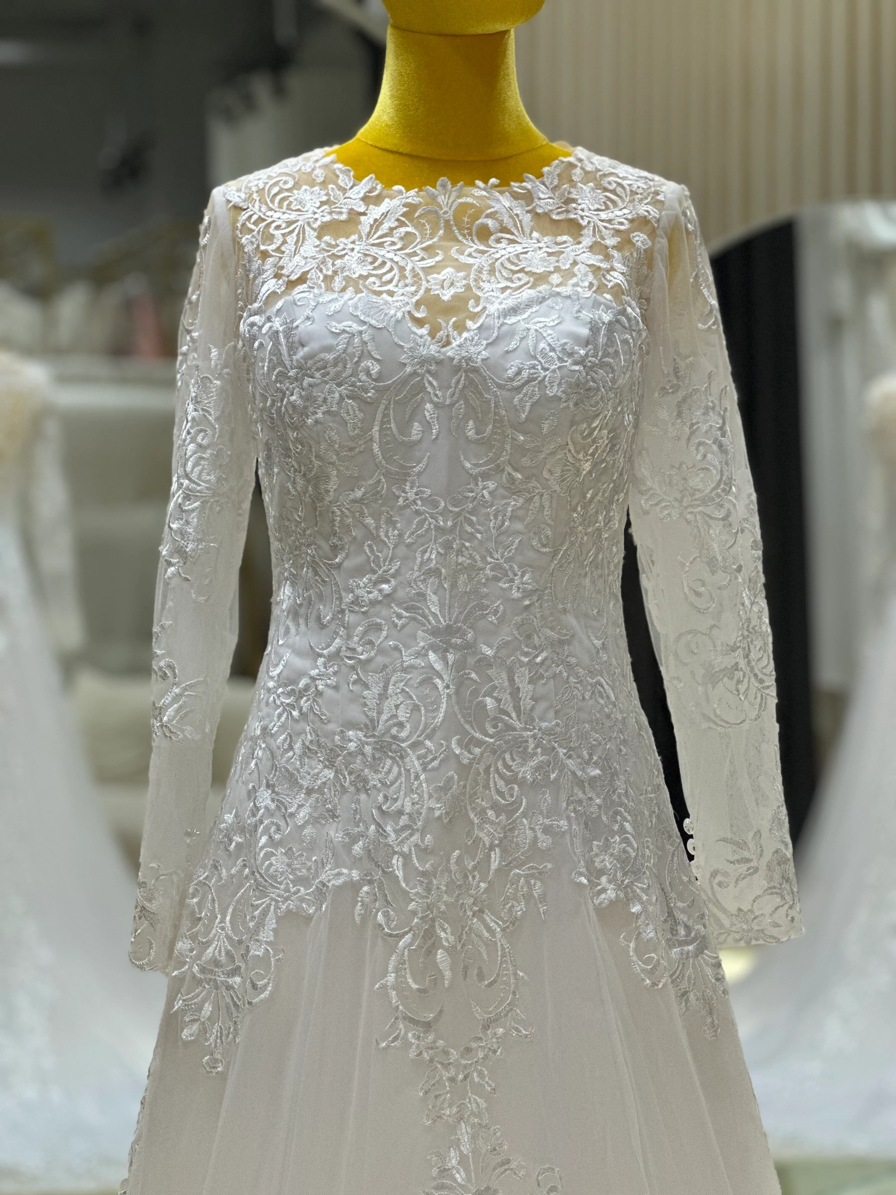 Full Lace Wedding Gown Size 3XL Bust 97 | Ready-to-Wear - Image 9