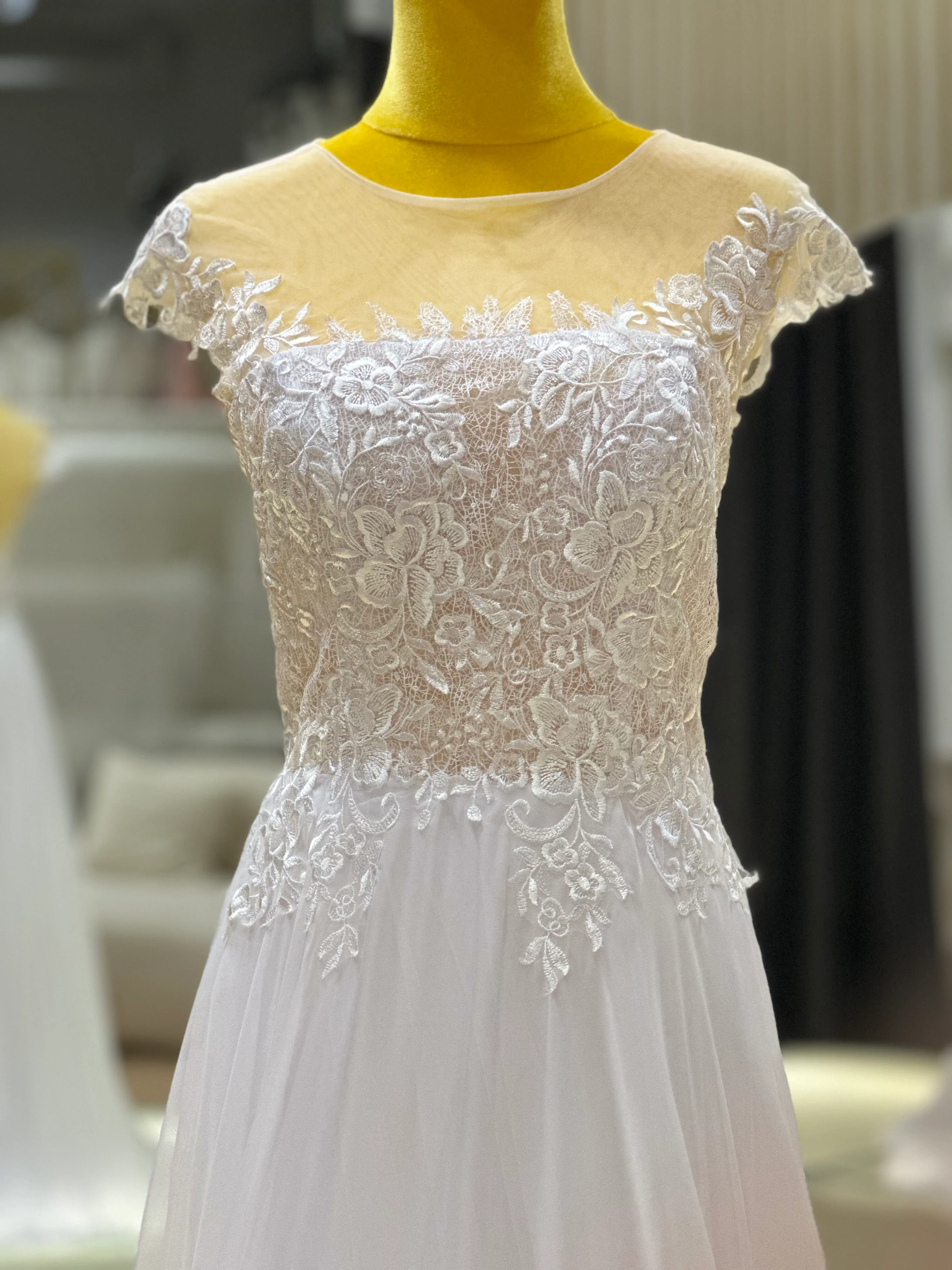 Half-Lace Wedding Gown Size L Bust 89 | Ready-to-Wear - Image 7