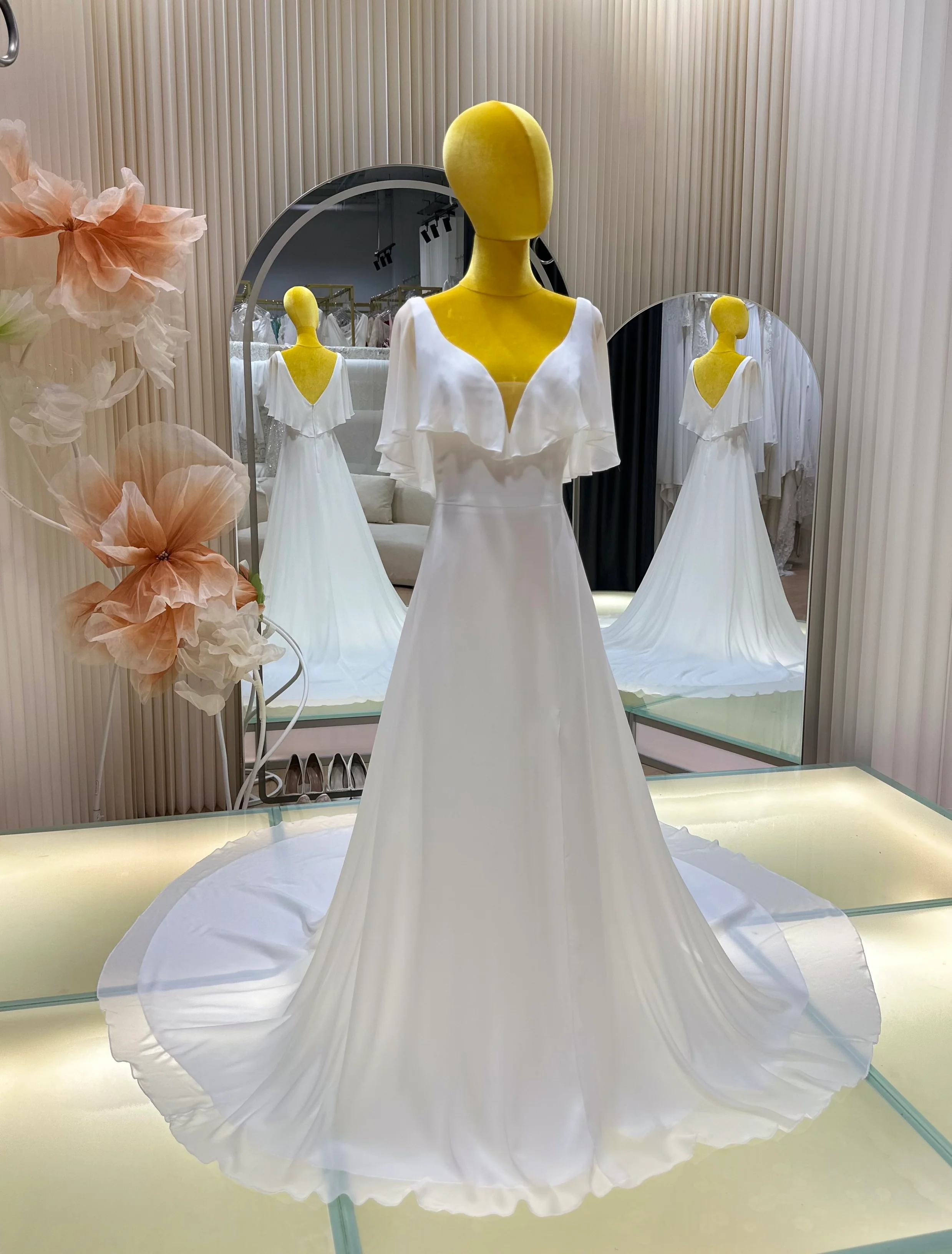 Pleated Plain Wedding Gown Size M. Bust 84 |Ready-to-Wear - Image 2