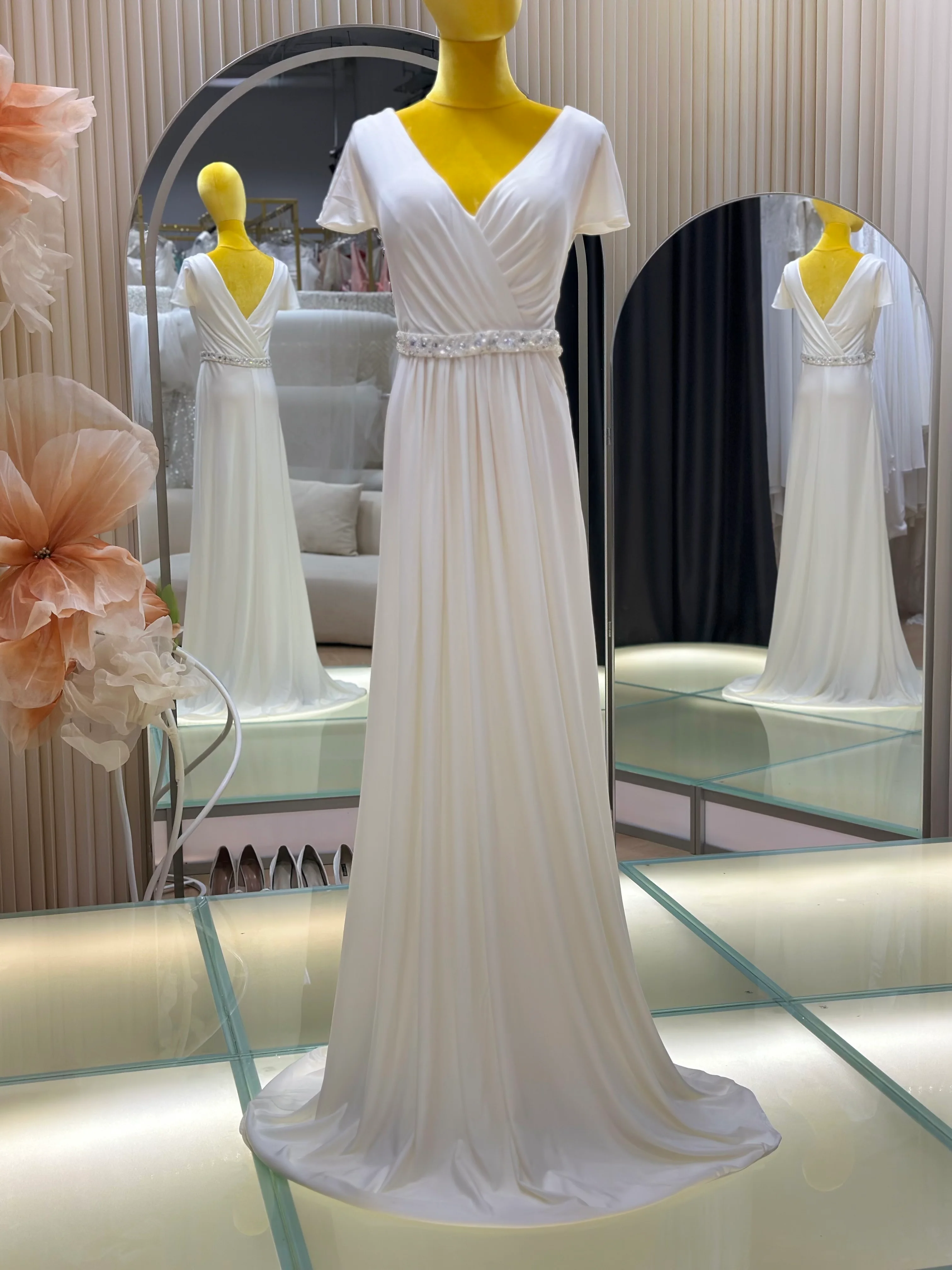Beaded Plain Wedding Gown Size 3XL Bust 98 | Ready-to-Wear - Image 4