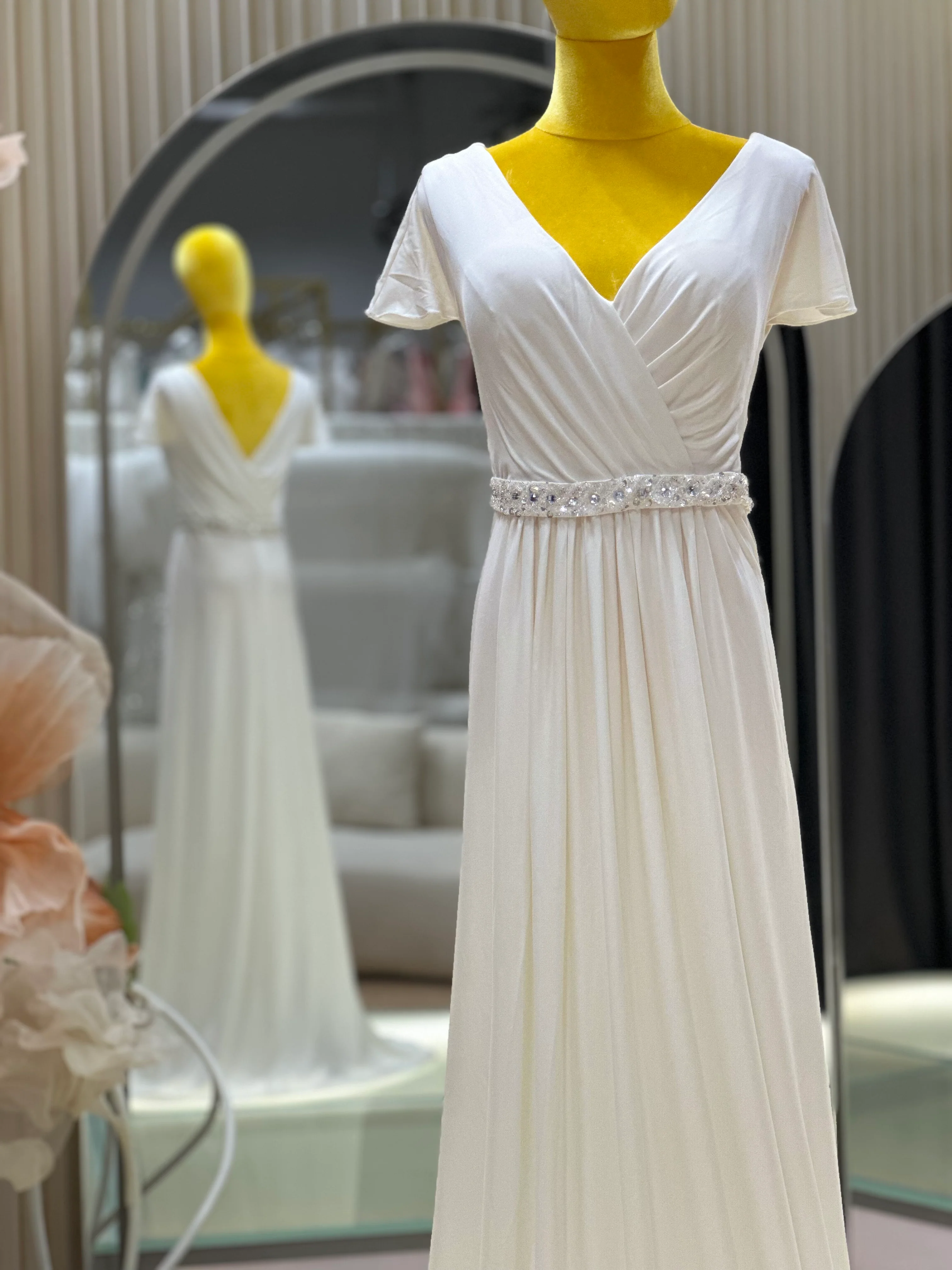 Beaded Plain Wedding Gown Size 3XL Bust 98 | Ready-to-Wear - Image 5