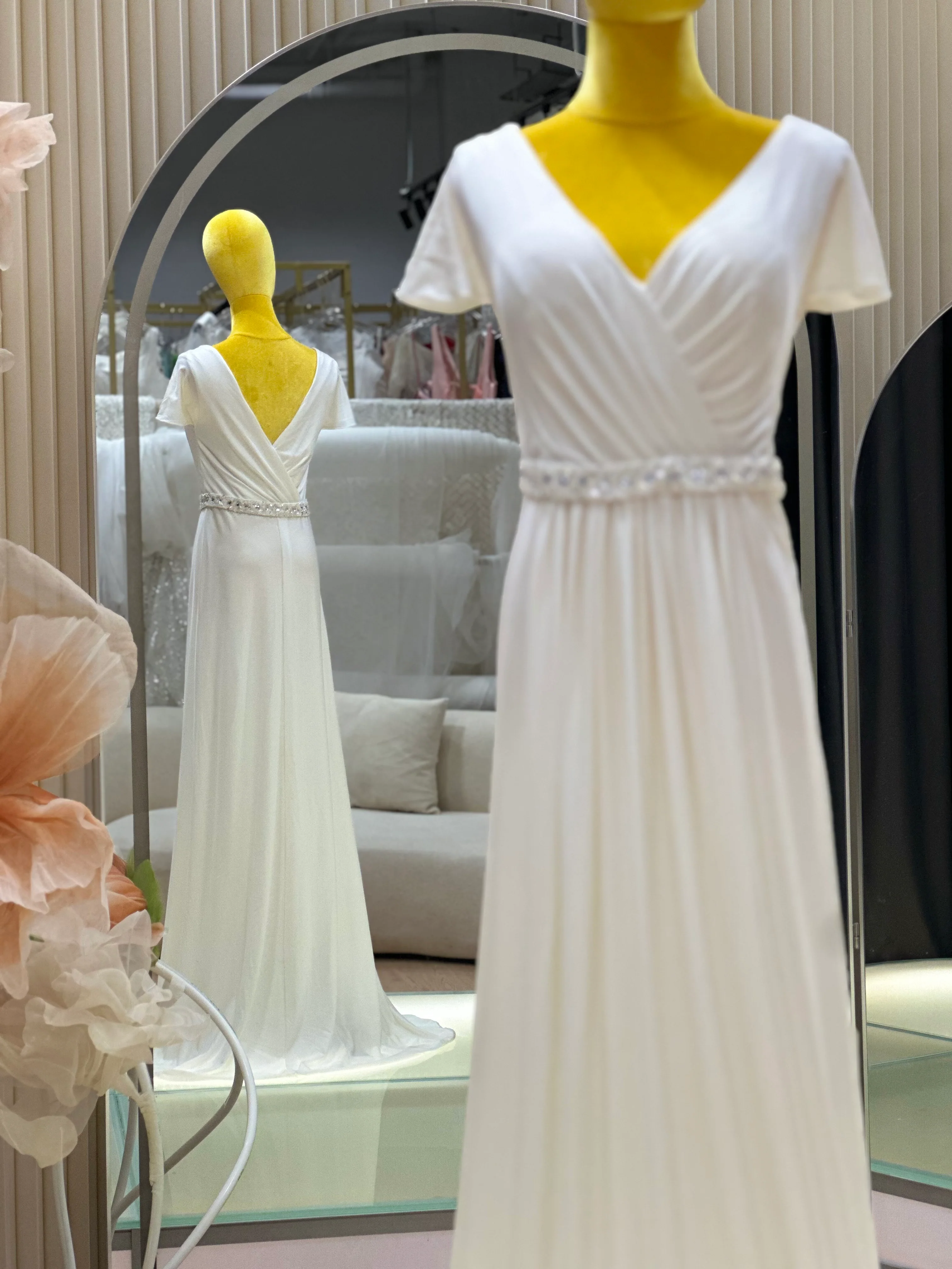 Beaded Plain Wedding Gown Size 3XL Bust 98 | Ready-to-Wear - Image 6