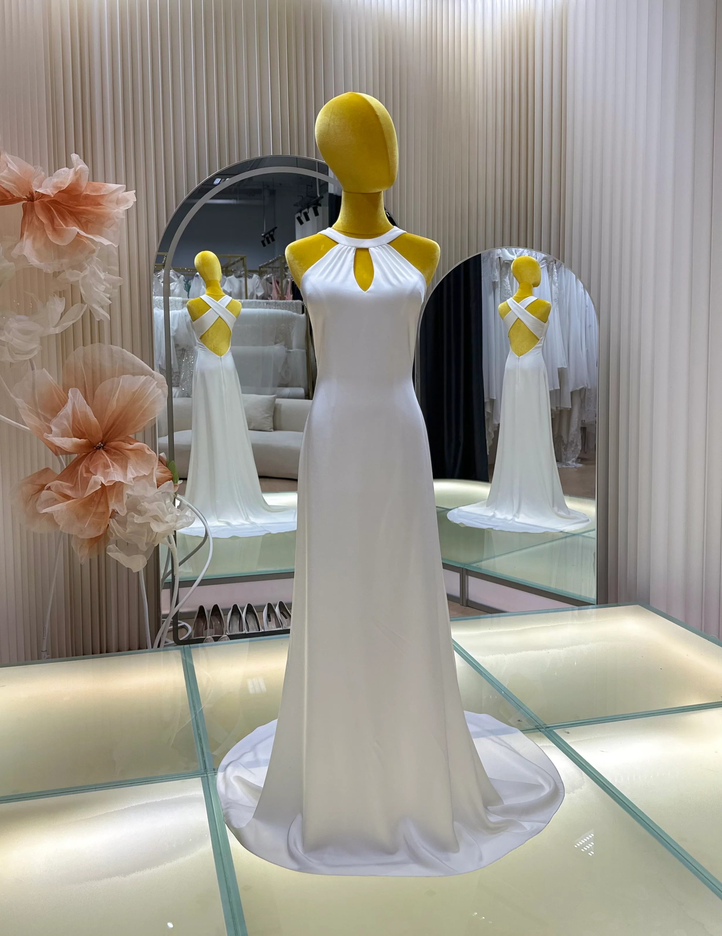 Pleated Plain Wedding Gown Size M Bust 85 | Ready-to-Wear