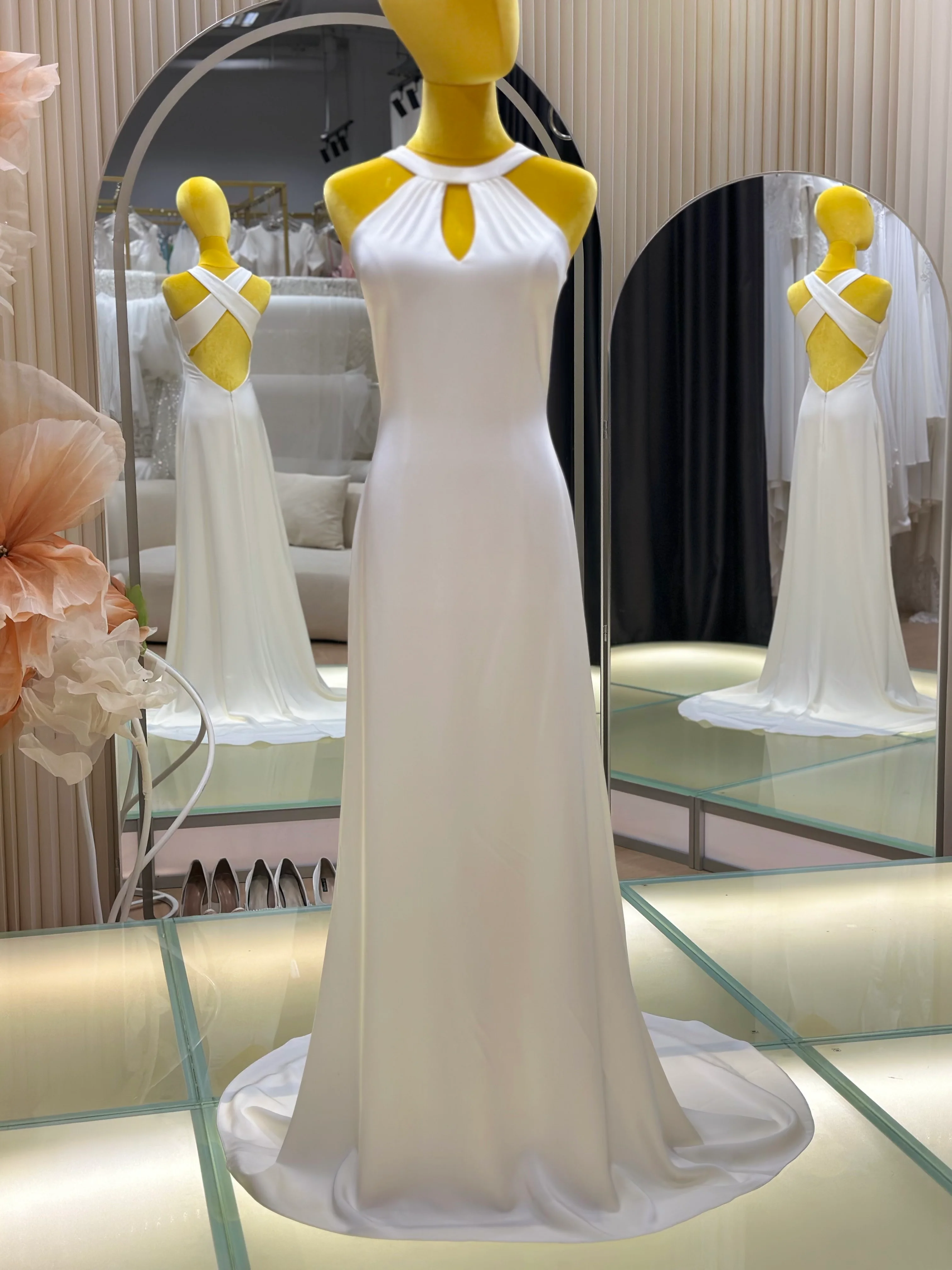 Pleated Plain Wedding Gown Size M Bust 85 | Ready-to-Wear - Image 4
