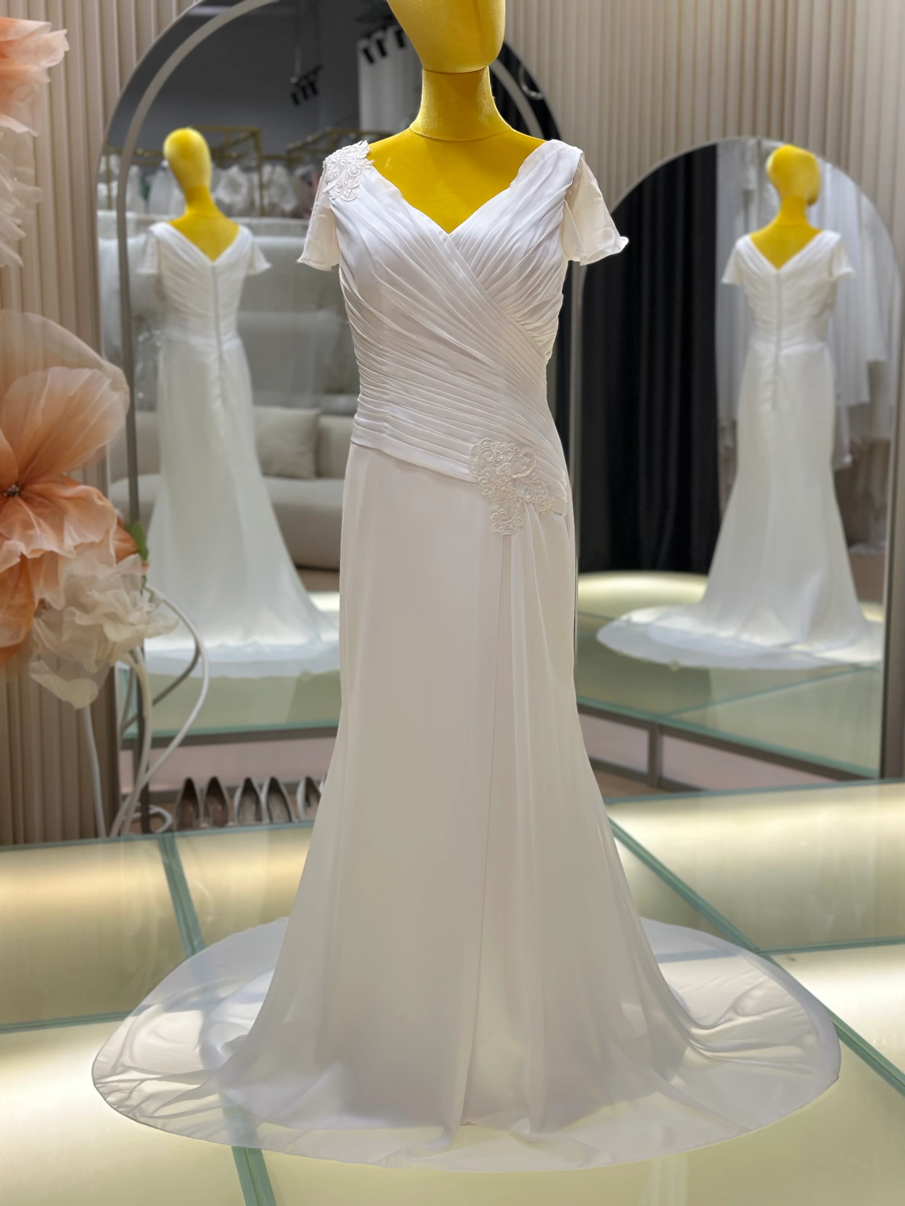 Pleated Plain Wedding Gown Size 3XL Bust 99 | Ready-to-Wear - Image 3