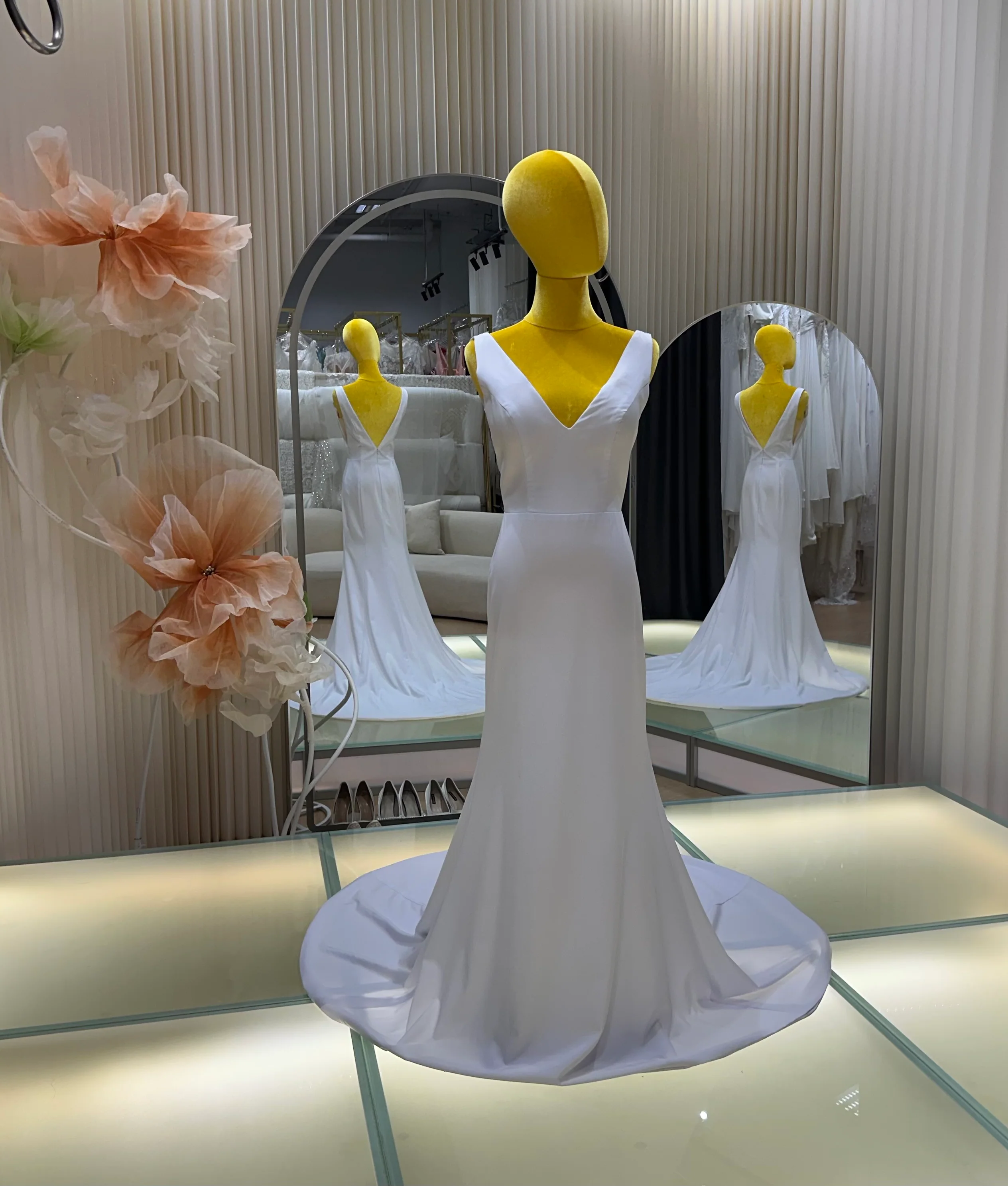Plain Long Wedding Gown Size L Bust. 87 |Ready-to-Wear - Image 2