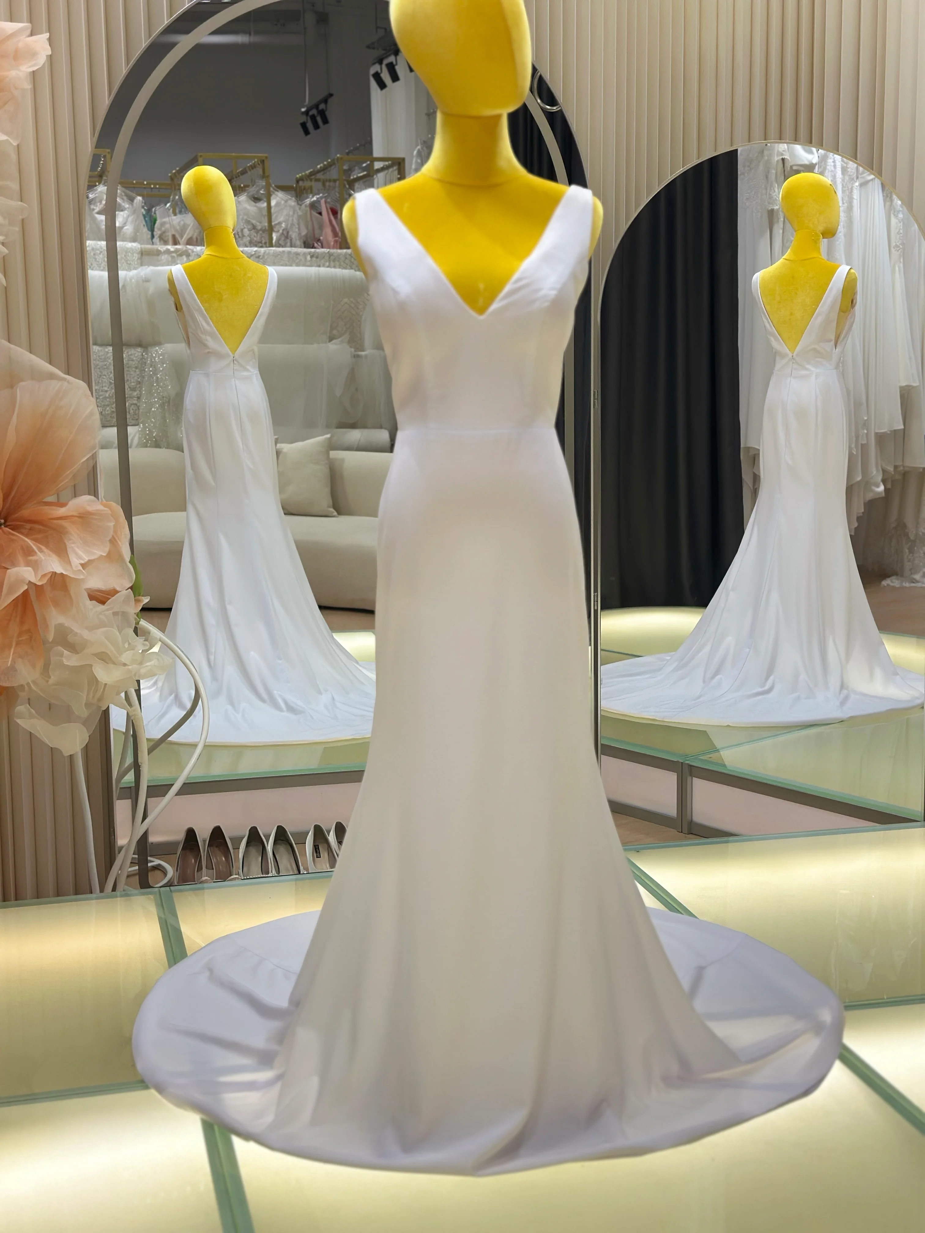Plain Long Wedding Gown Size L Bust. 87 |Ready-to-Wear - Image 4