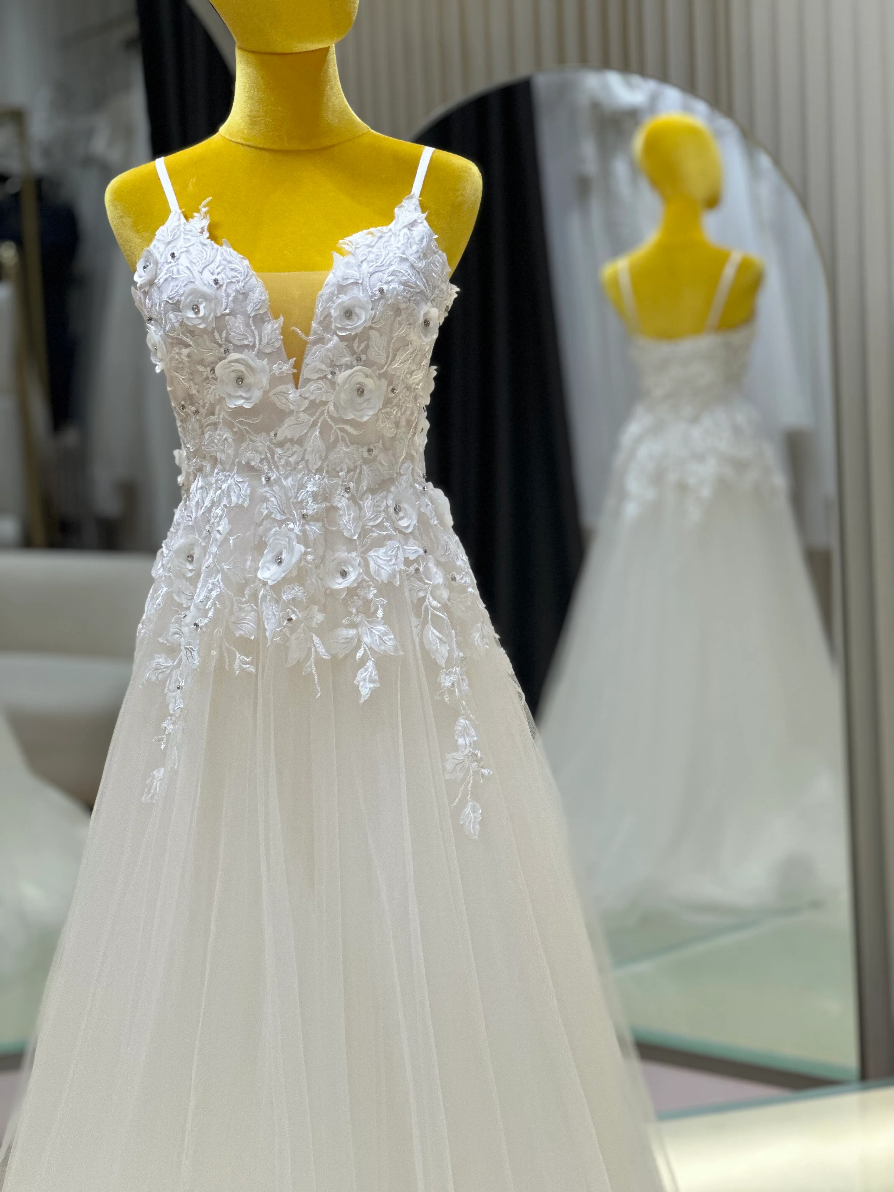 Beaded Half-Lace Wedding Gown. SizeM Bust 85 | Ready-to-Wear - Image 5