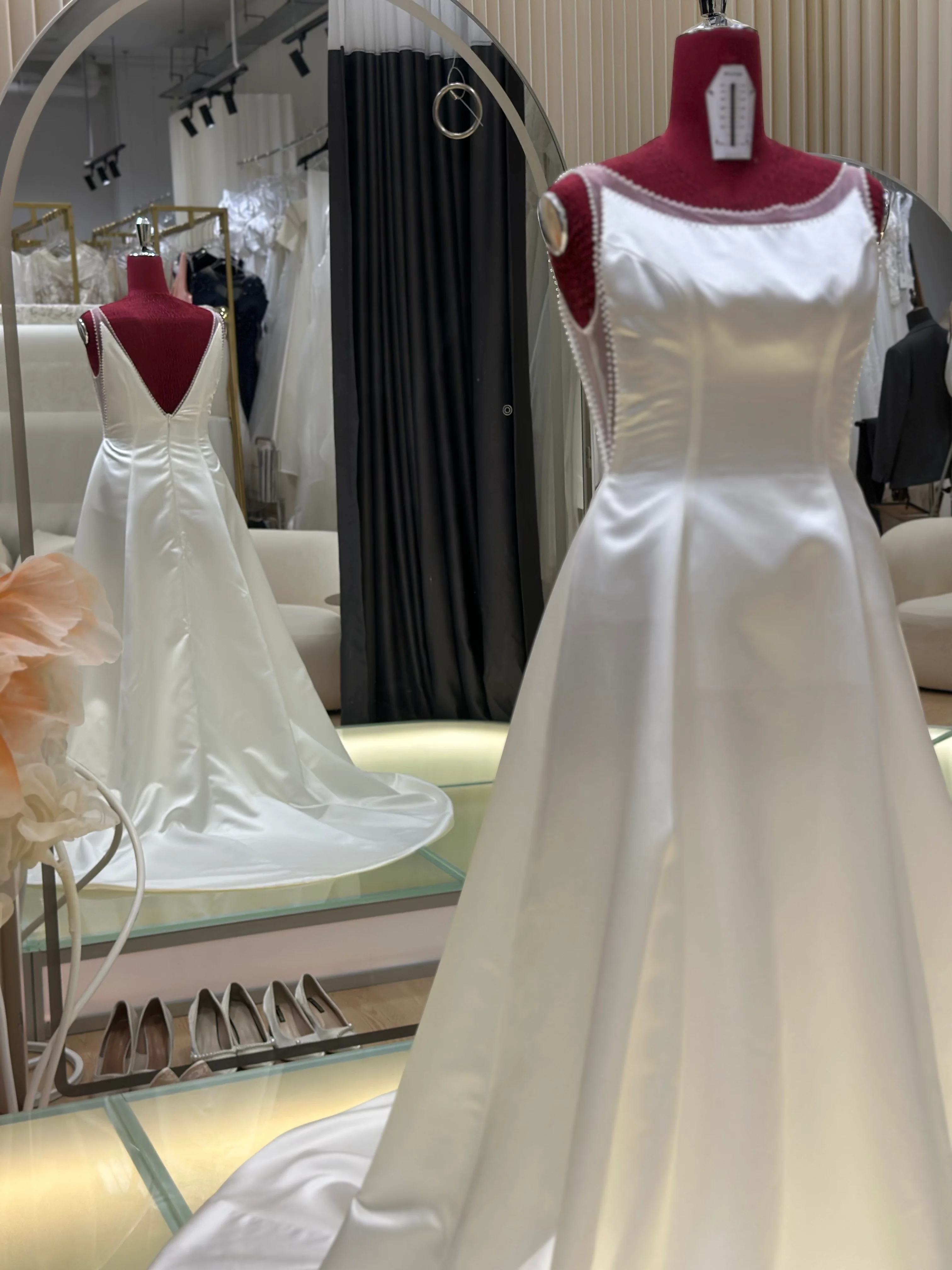 Pleated Plain Wedding Gown Size XL Bust 94 | Ready-to-Wear - Image 5