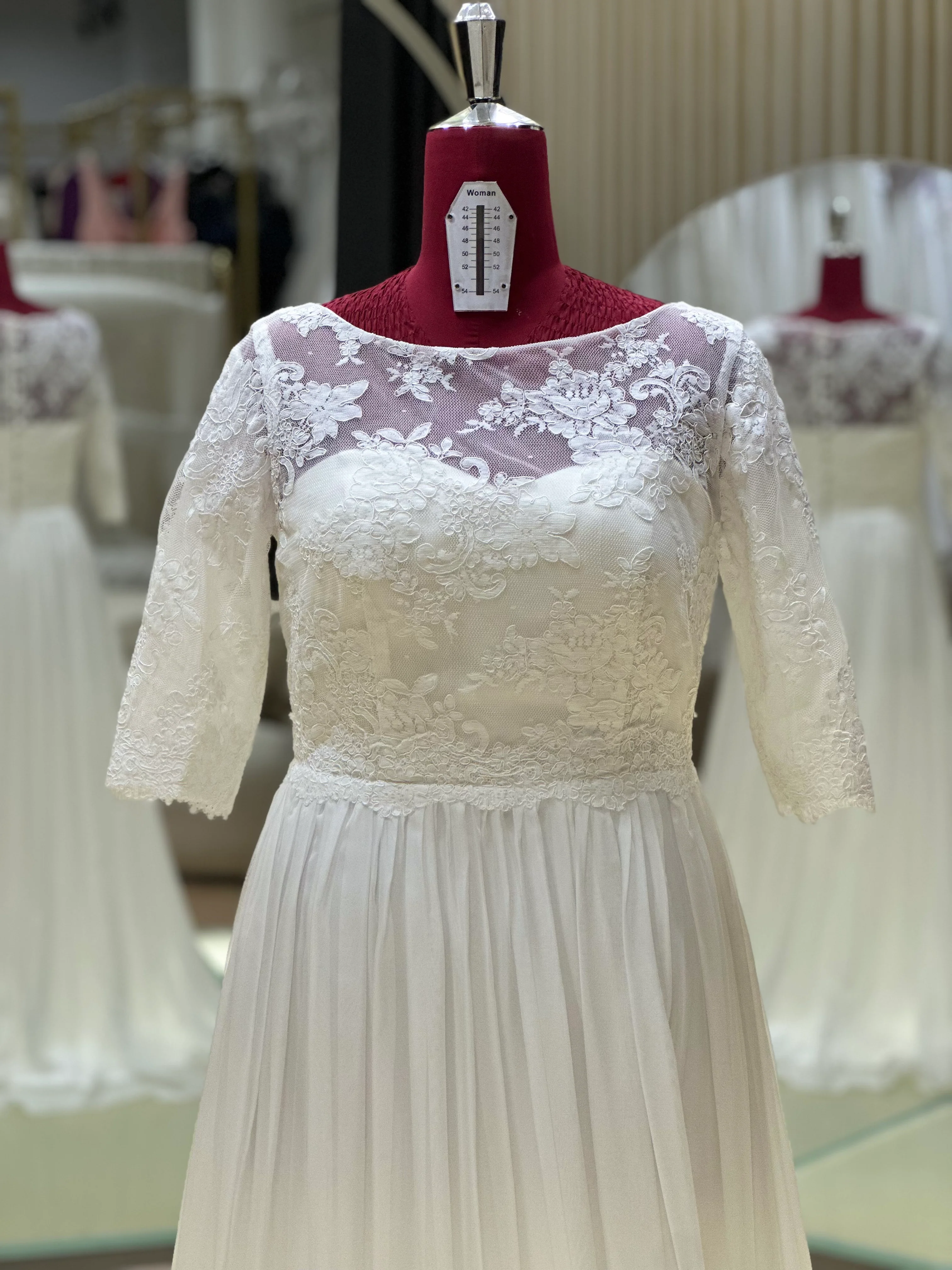 Elegant Half-Lace Wedding Gown Size XXL | Ready-to-Wear - Image 5