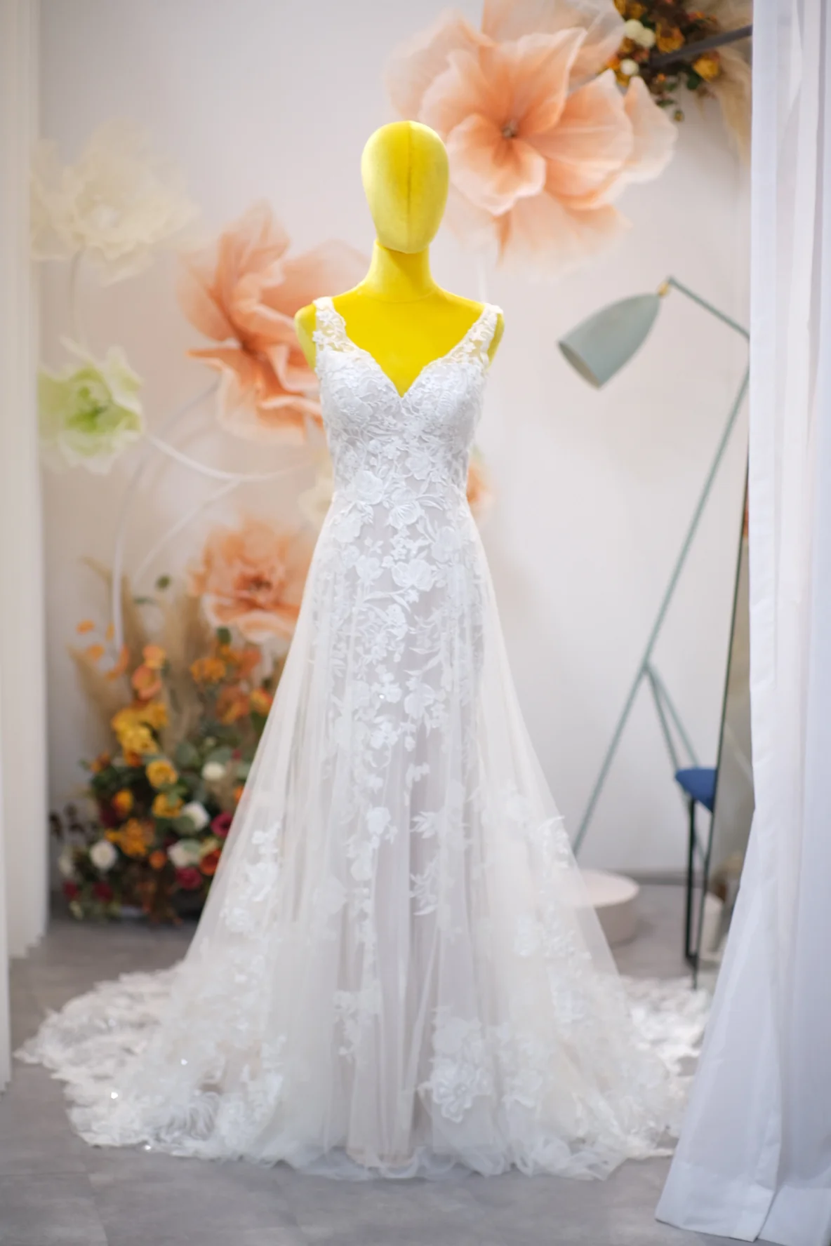 Lux Full Fabric Lace Wedding Gown Size S | Ready-to-Wear