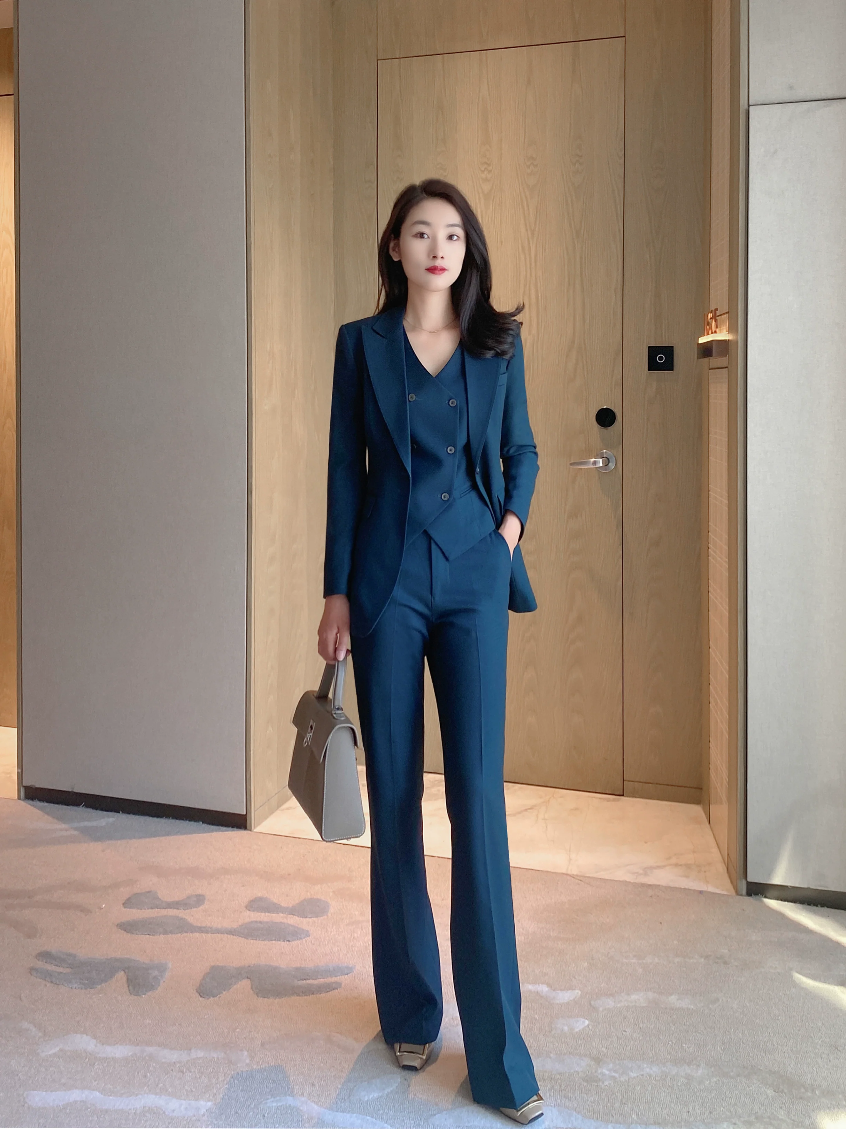 Cyan Blue Classic Women's Suit Set with Vest - Image 6