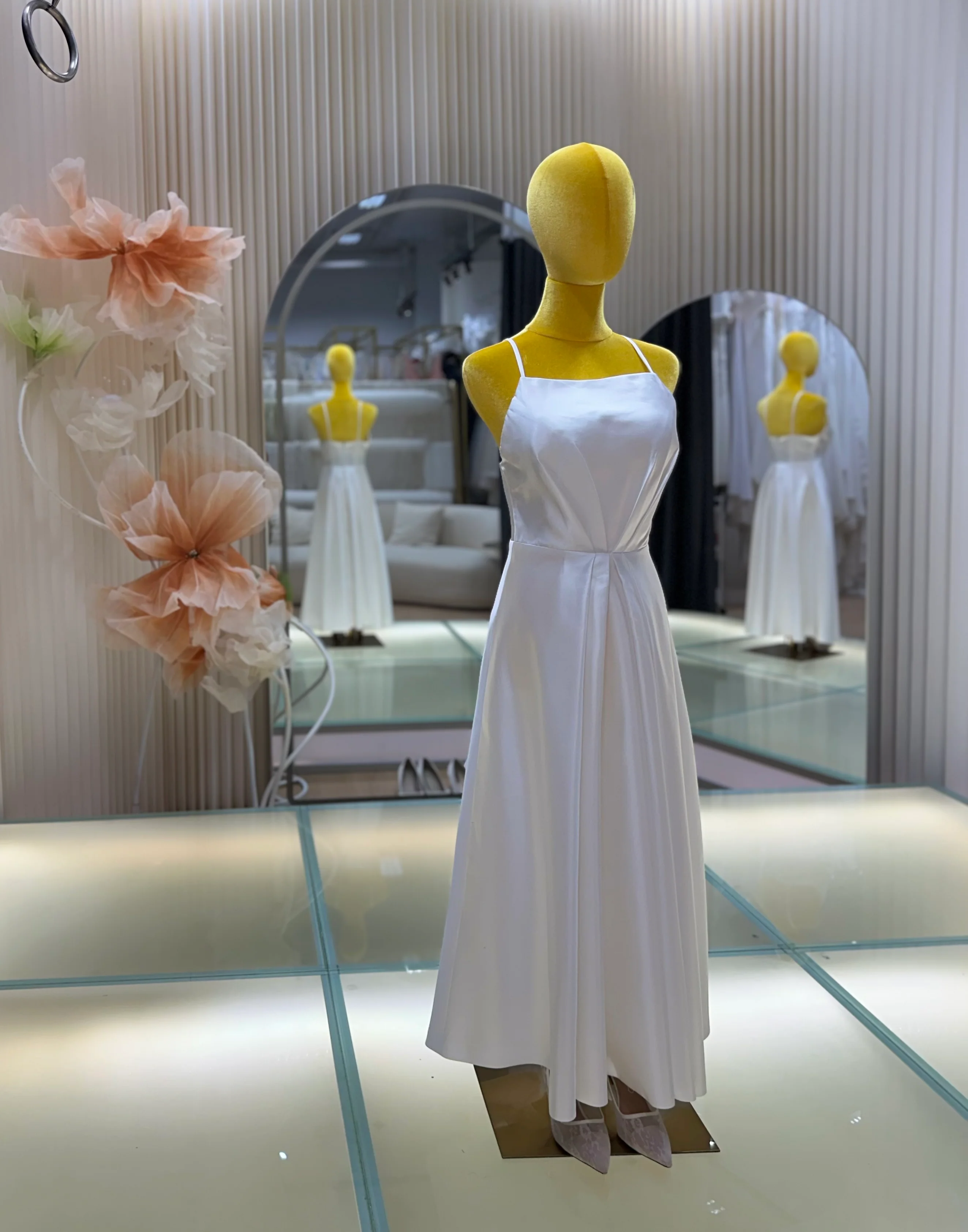 Simple French Style Outdoor Light Wedding Gown | Ready-to-Wear - Image 3
