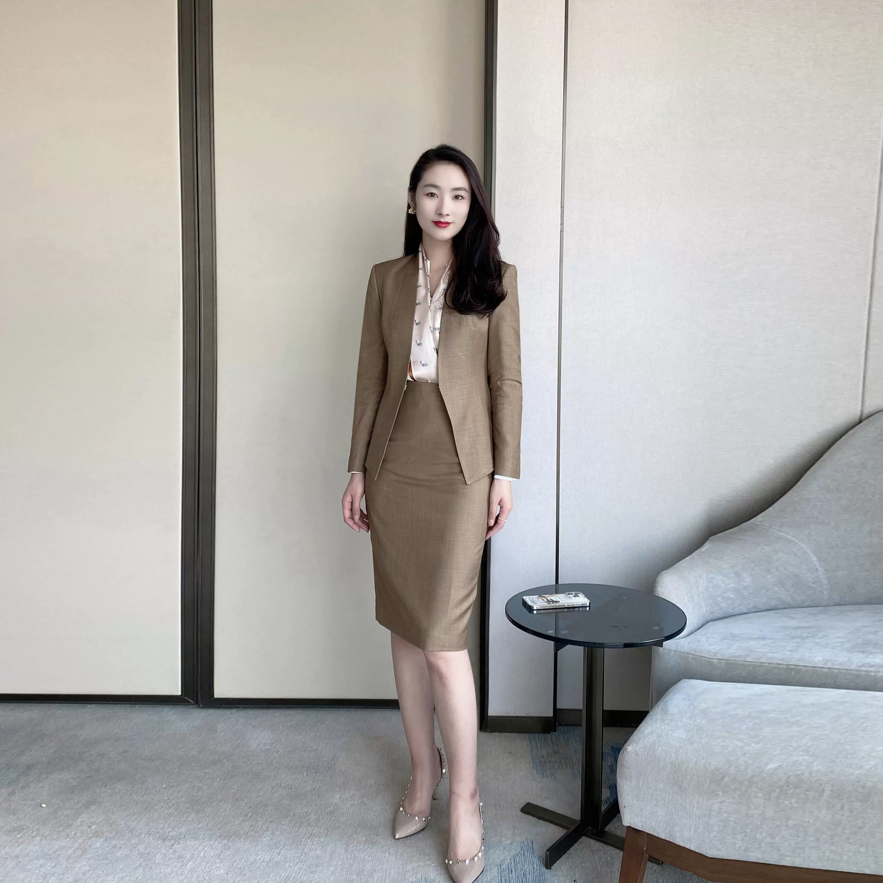 Elegant Autumn Coffee-Colored Classic Women's Suit with Fitted Skirt - Image 2