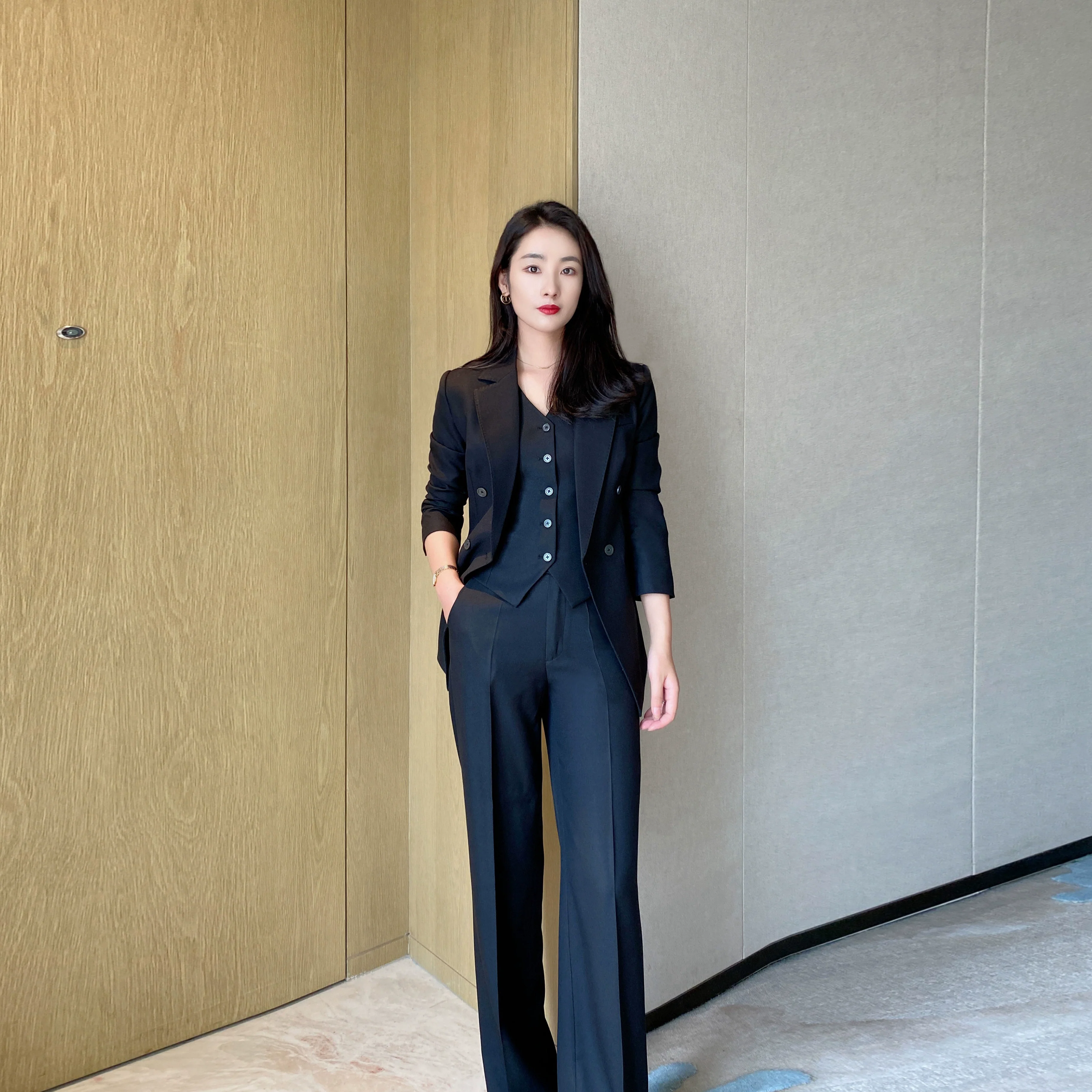 Elegant Black Women's 3‑Piece Classic Suit Set Tailored Office Attire - Image 2