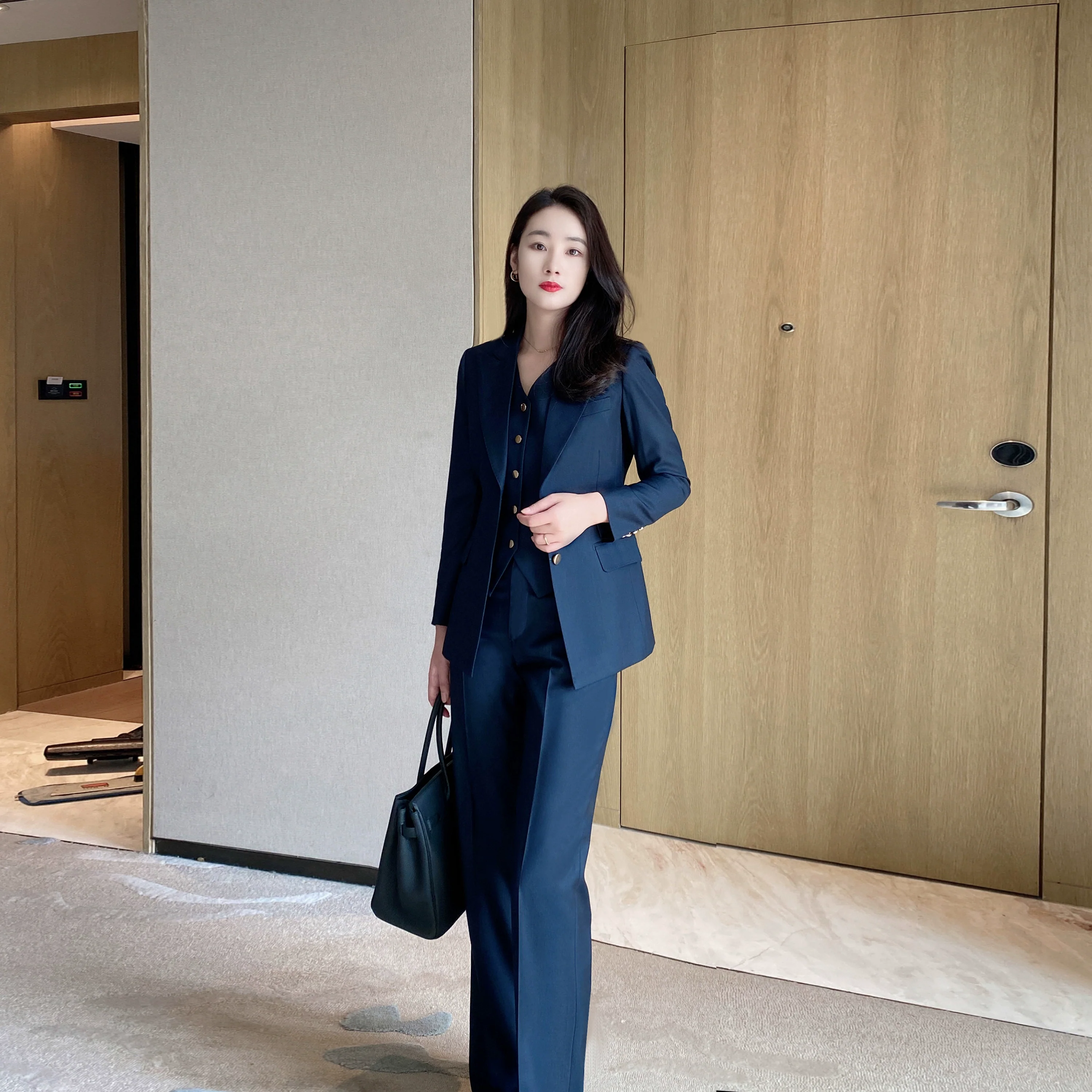 Elegant Blue-Black Women's 3-Piece Tailored Waist-Fitted Suit Set - Image 3
