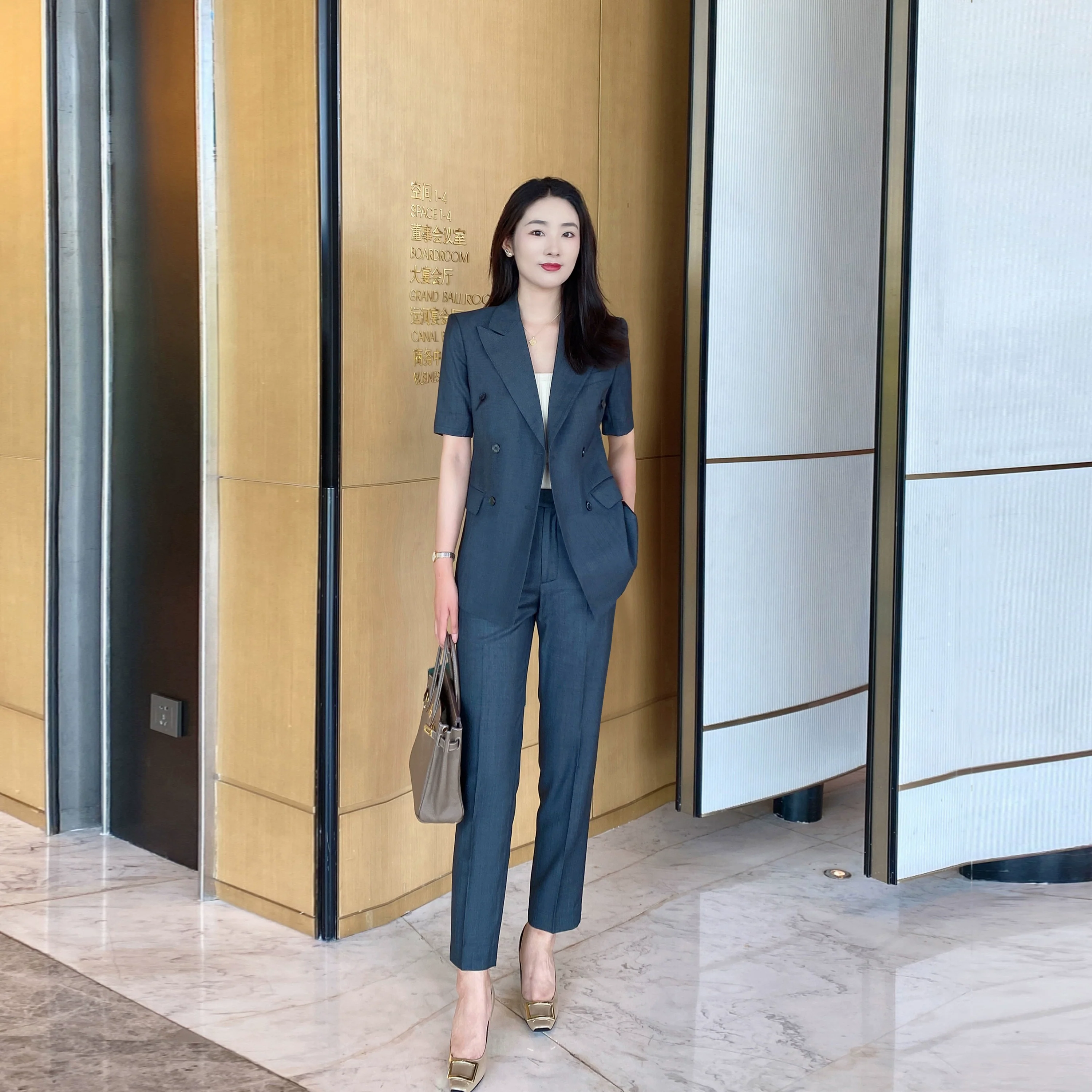Elegant Dark Gray Slim Fit Suit Jacket with Matching Trousers - Image 3