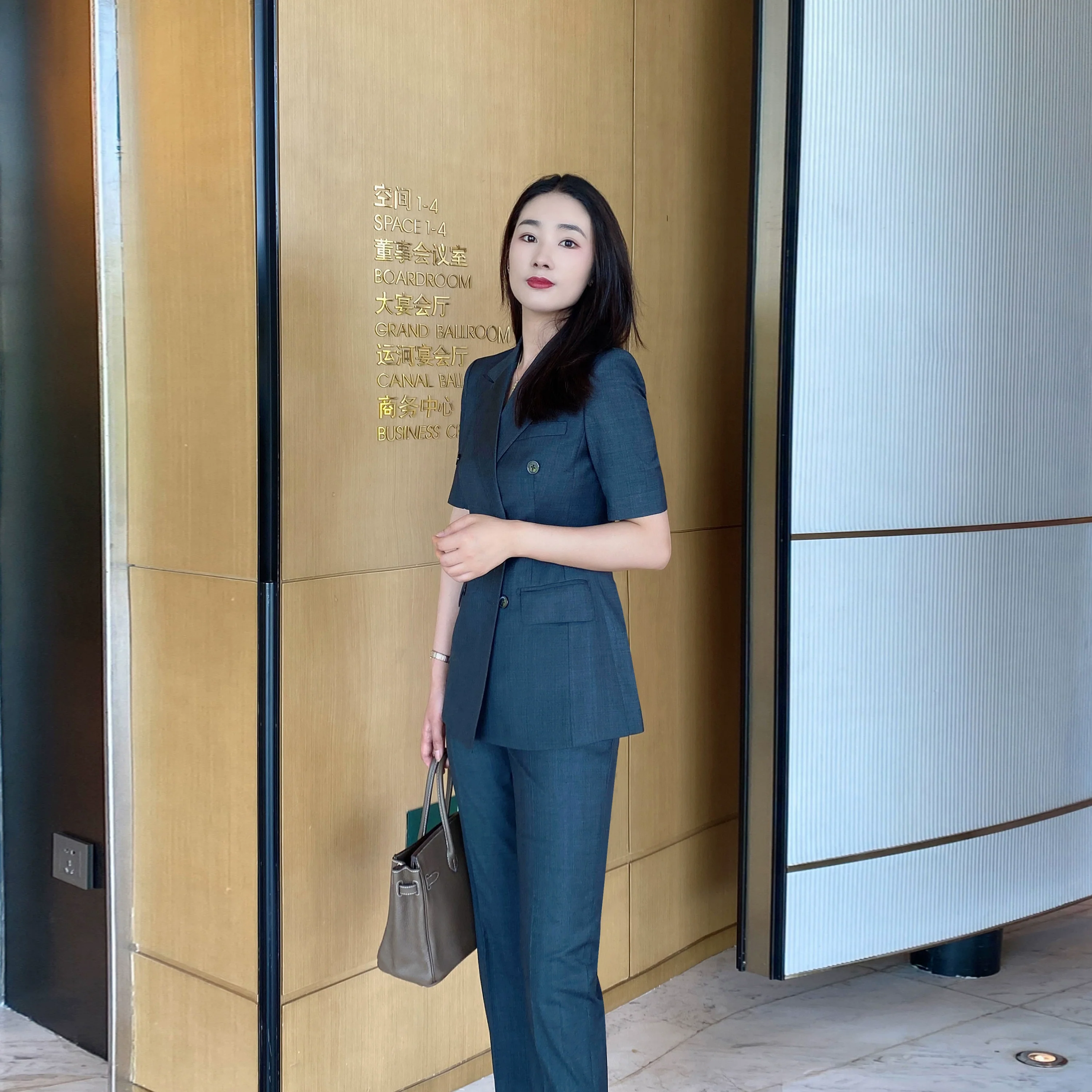 Elegant Dark Gray Slim Fit Suit Jacket with Matching Trousers - Image 5