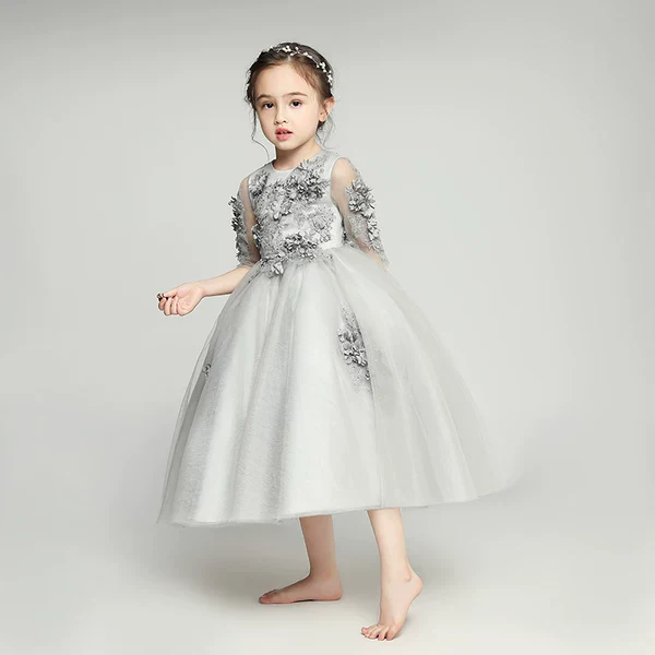 Elegant Long Sleeve Princess Wedding Dress for Piano Performance - Image 3