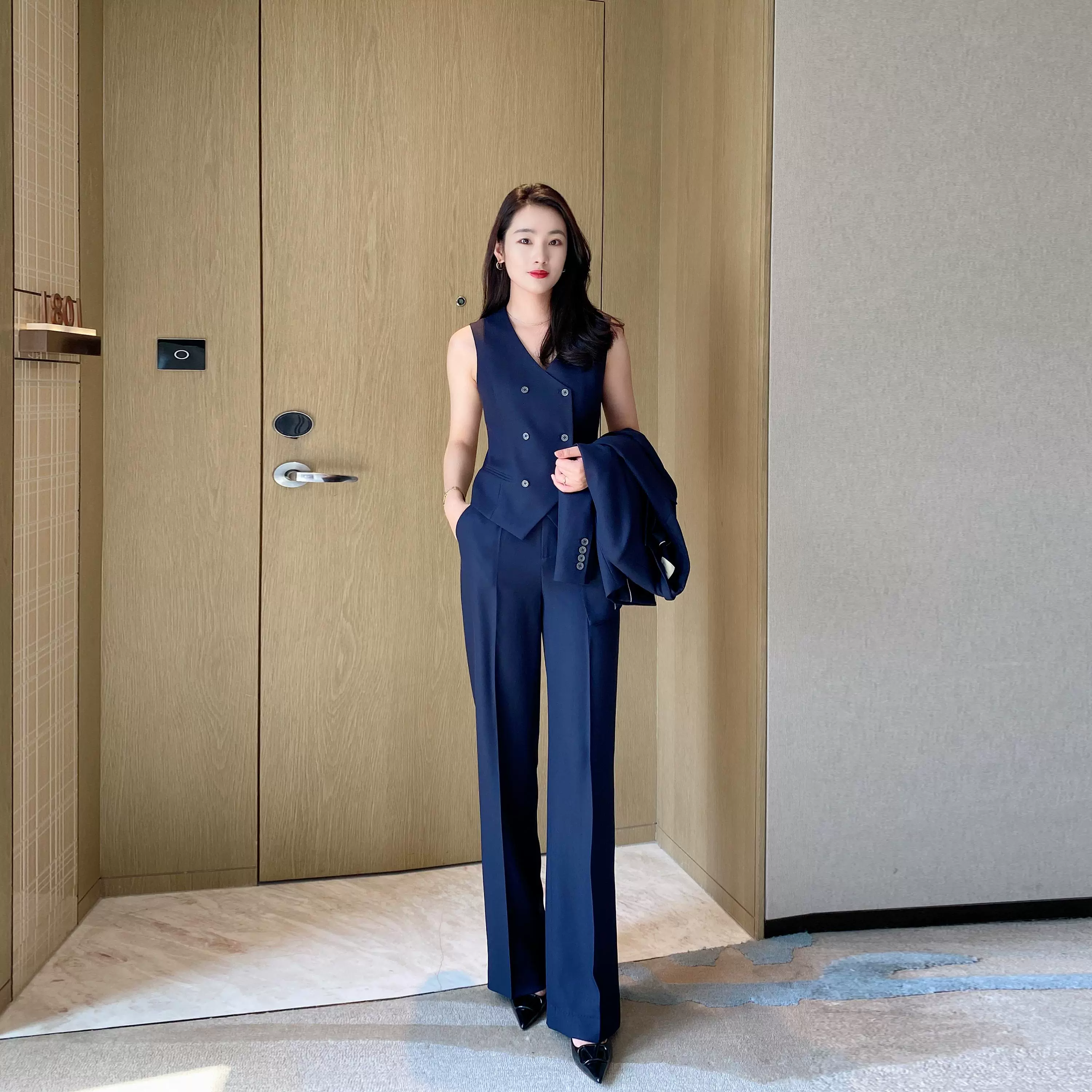 Elegant Navy Blue Women's 3-Piece Winter Suit Set - Image 4