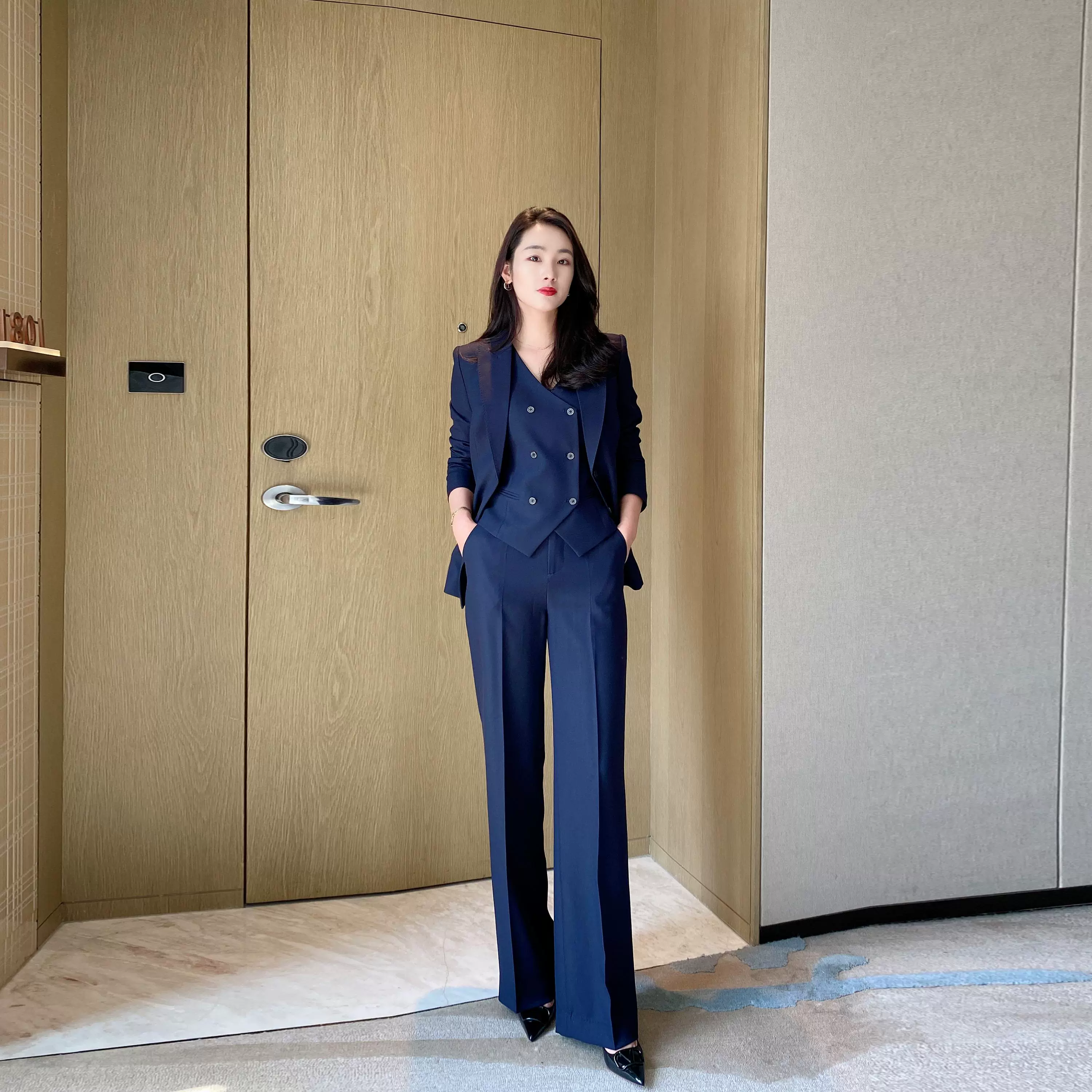 Elegant Navy Blue Women's 3-Piece Winter Suit Set - Image 5