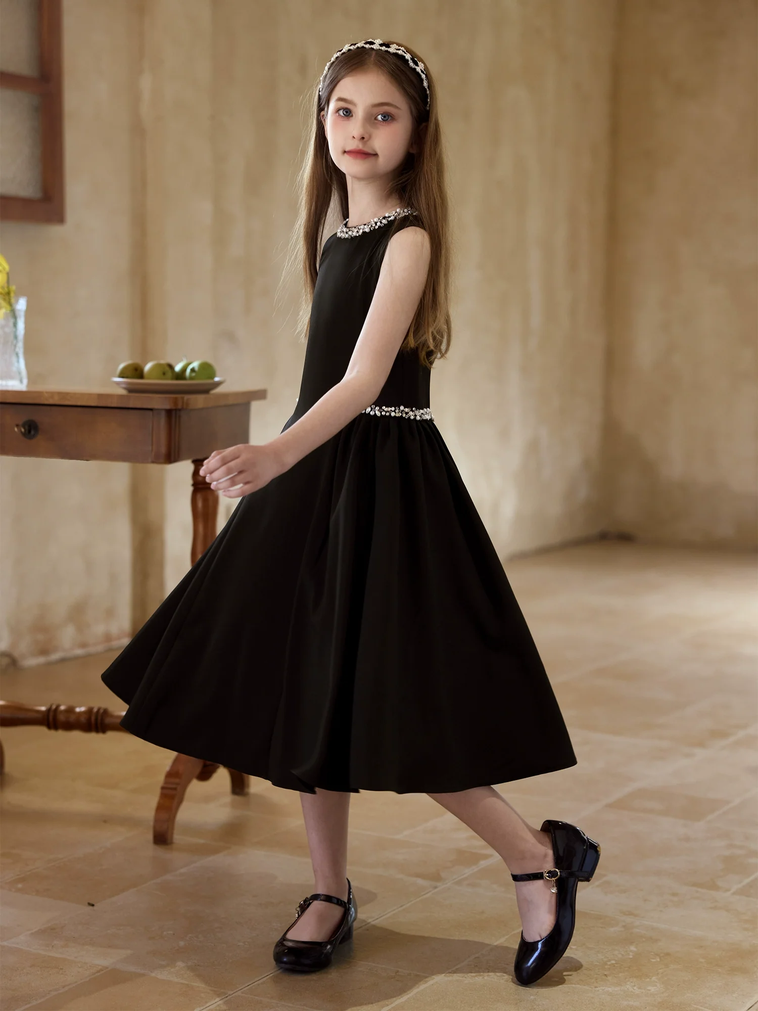 Elegant Piano Performance Costume - Image 2