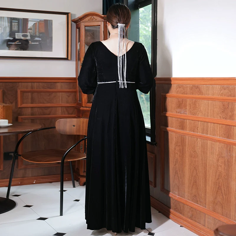 Elegant V-neck Evening Dress - Image 3