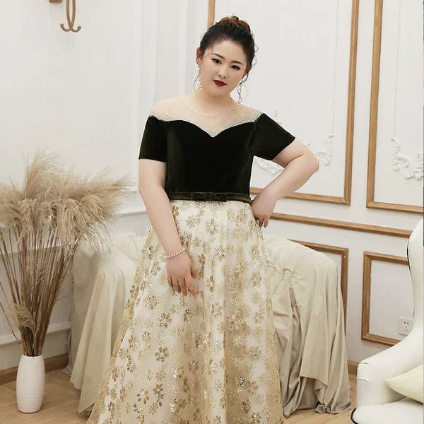 Elegant Velvet Evening Dress - Image 4