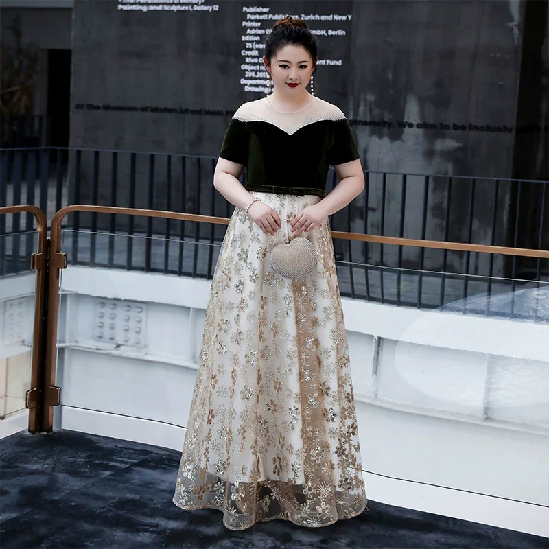 Elegant Velvet Evening Dress - Image 6