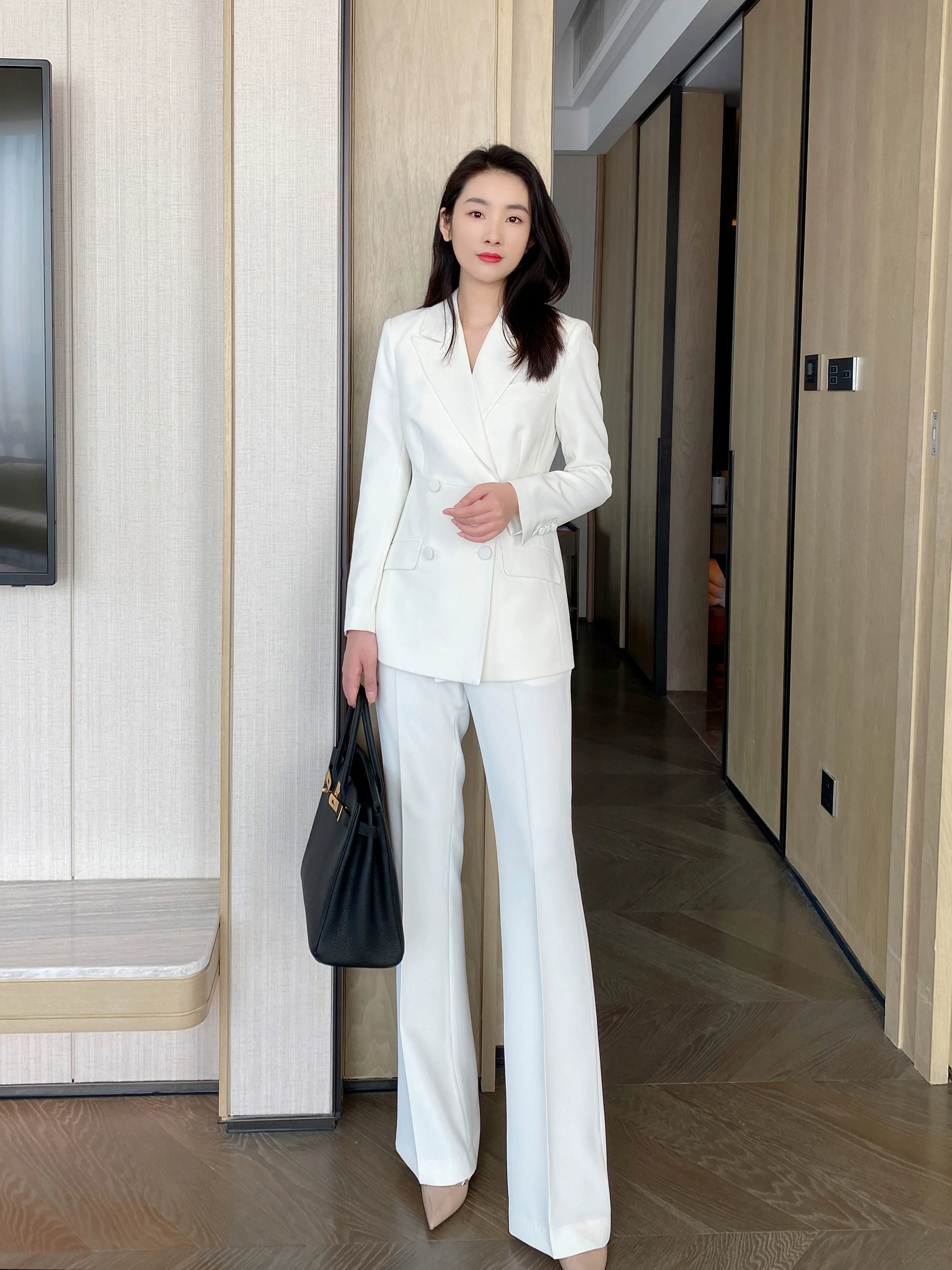 Elegant White Autumn Suit with Flared Trousers for Women - Image 4