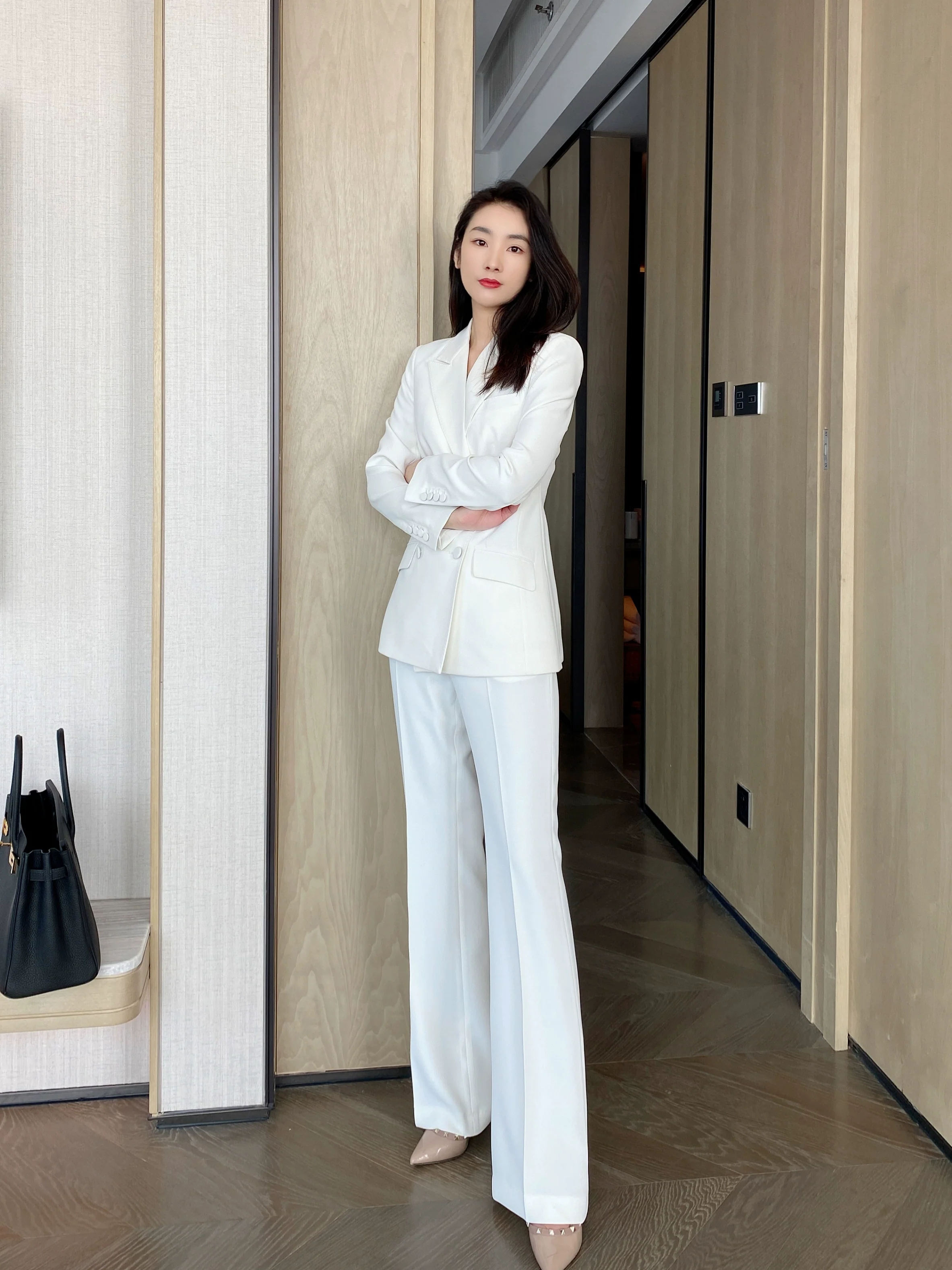 Elegant White Autumn Suit with Flared Trousers for Women - Image 5
