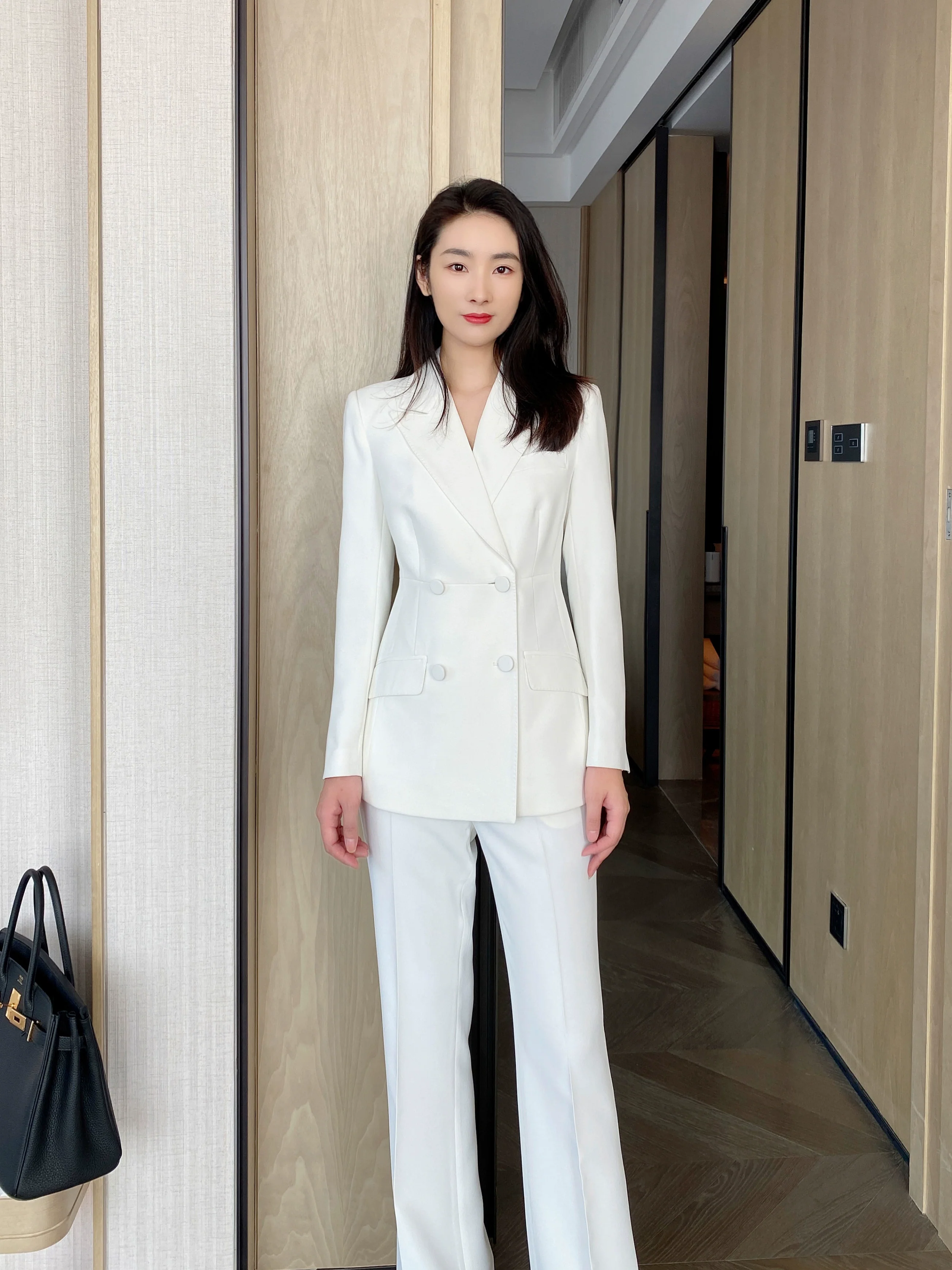 Elegant White Autumn Suit with Flared Trousers – Premium Office Wear - Image 2