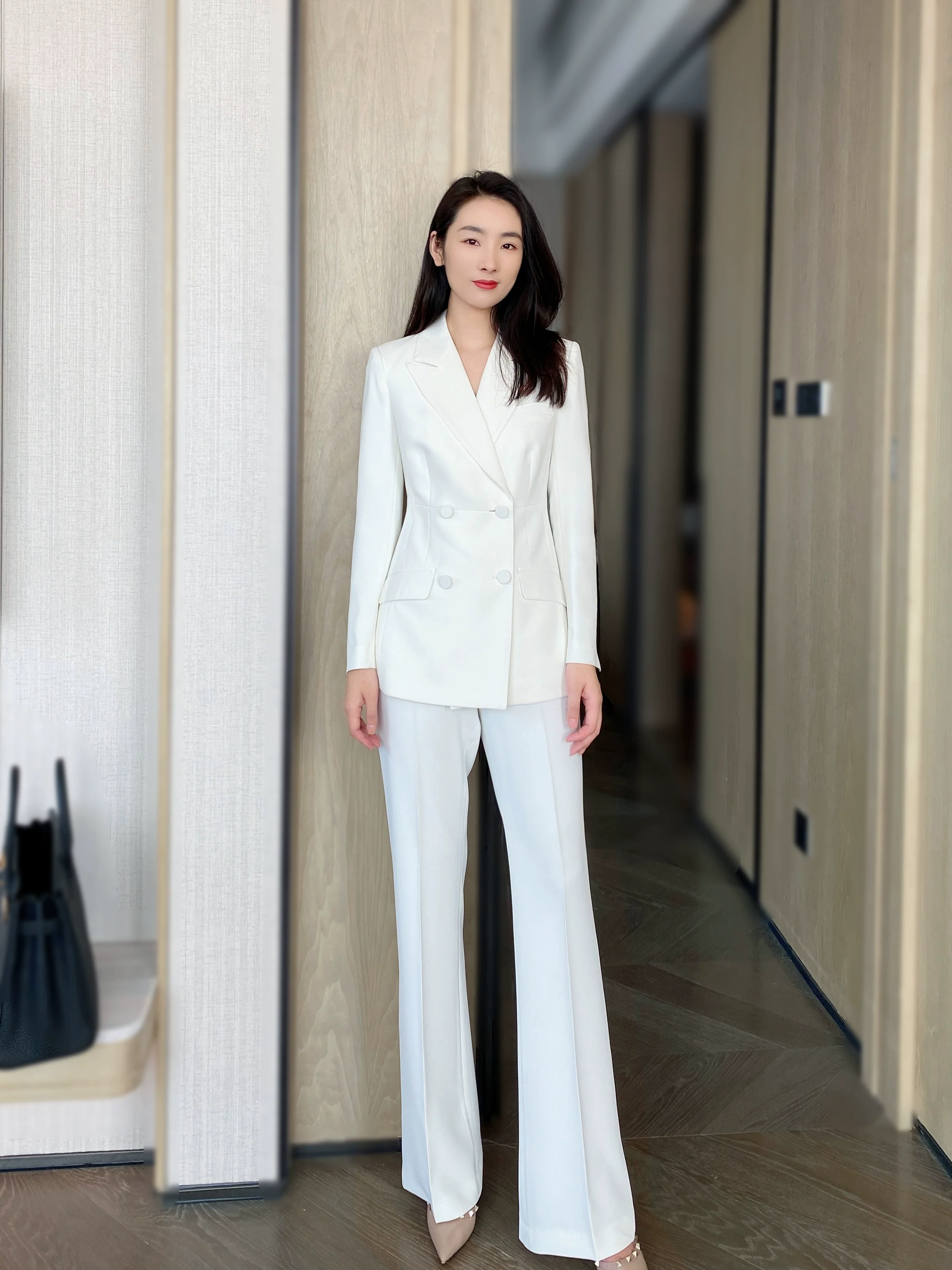 Elegant White Autumn Suit with Flared Trousers – Premium Office Wear - Image 6